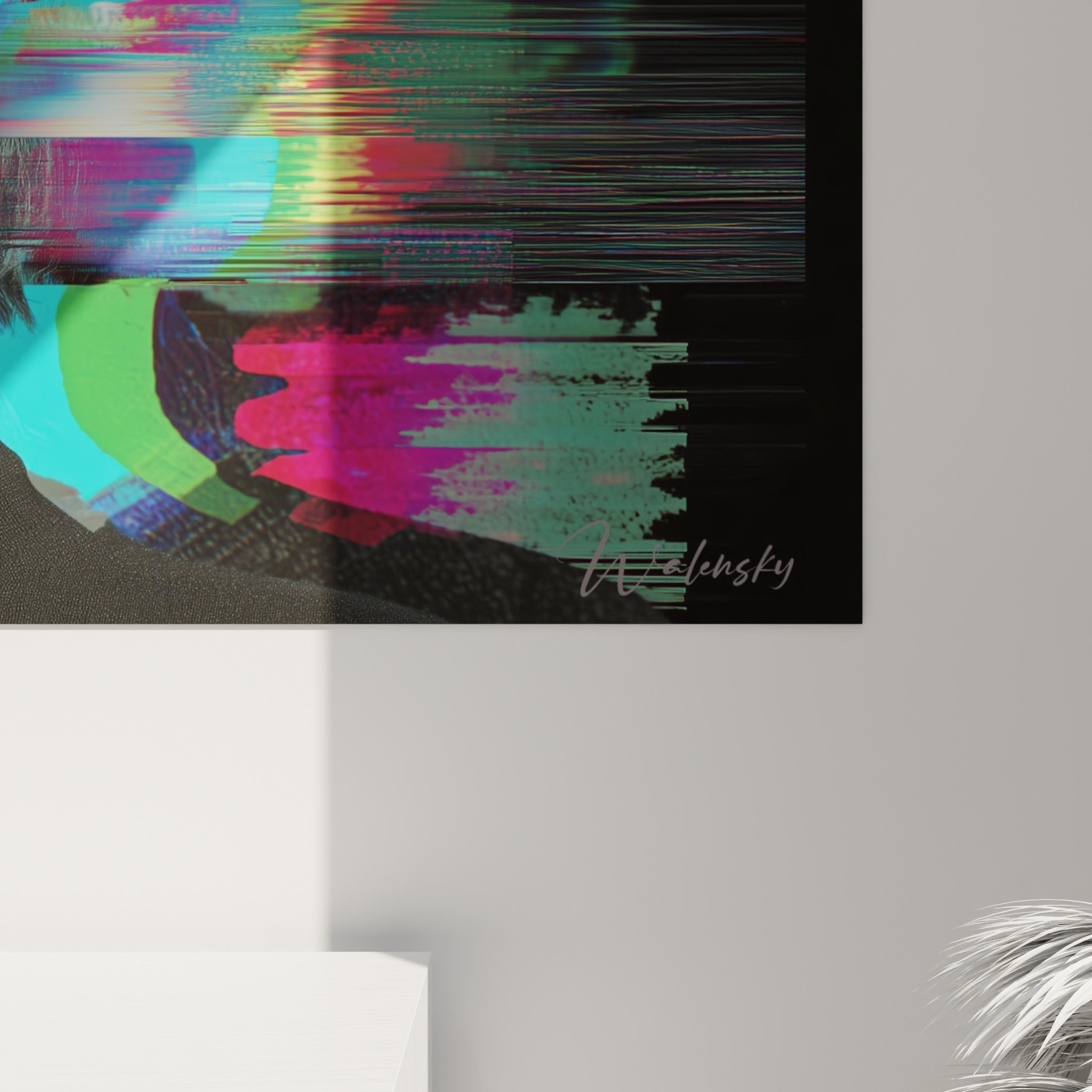 Détail des stries numériques magenta et vertes, grain photographique et coulures colorées sur la toile