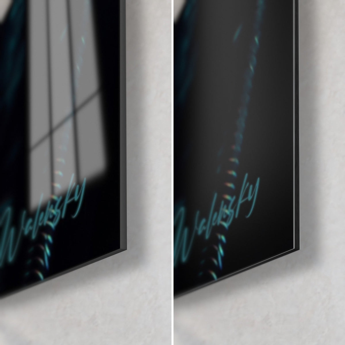 Tableau visage turquoise fragmenté, coin bas droit : verre acrylique brillant reflétant la fenêtre, alu Dibond noir mat, tranche de 3 mm