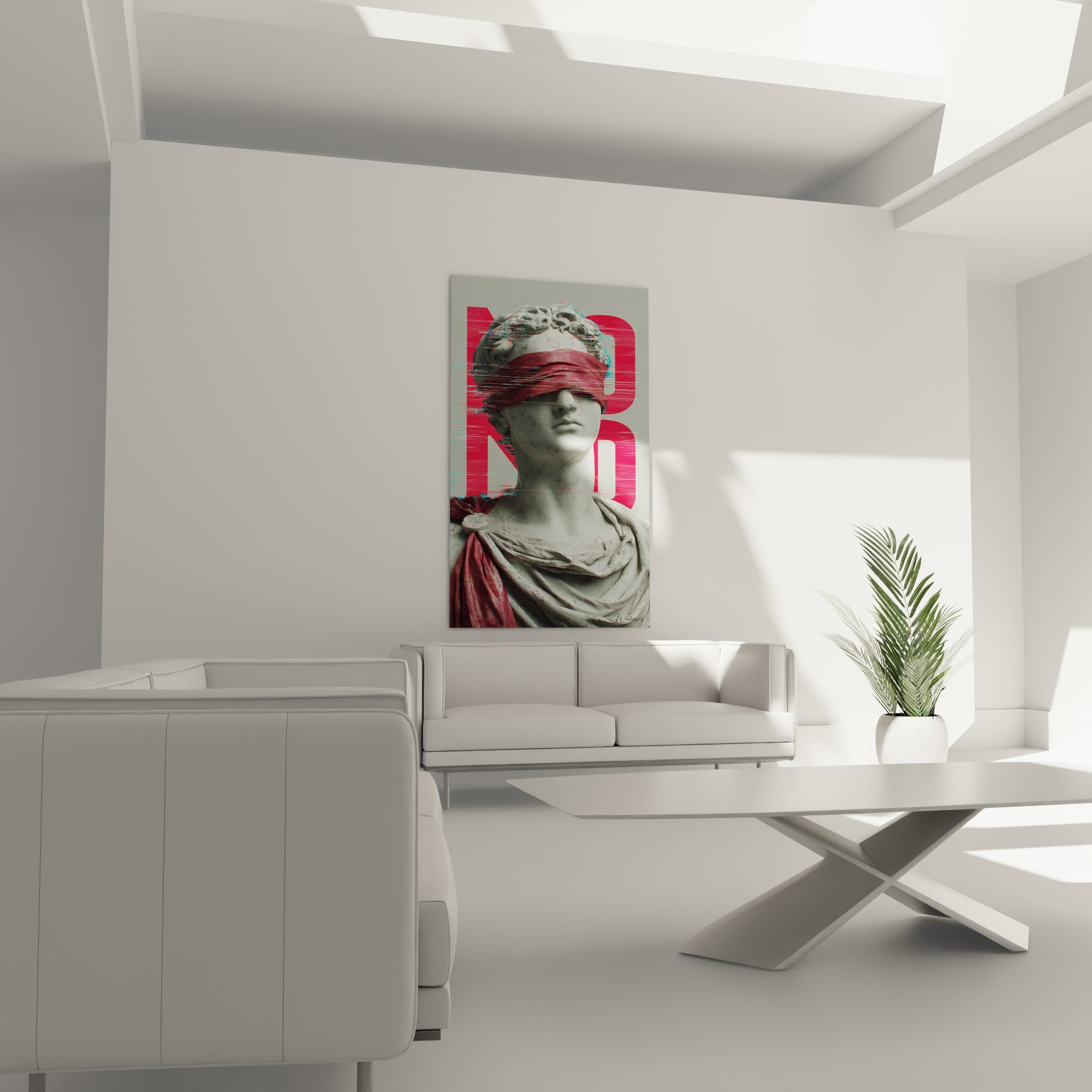 Visage sculpté anthracite ceint d'un tissu écarlate, tableau placé au-dessus d'un canapé dans un salon lumineux