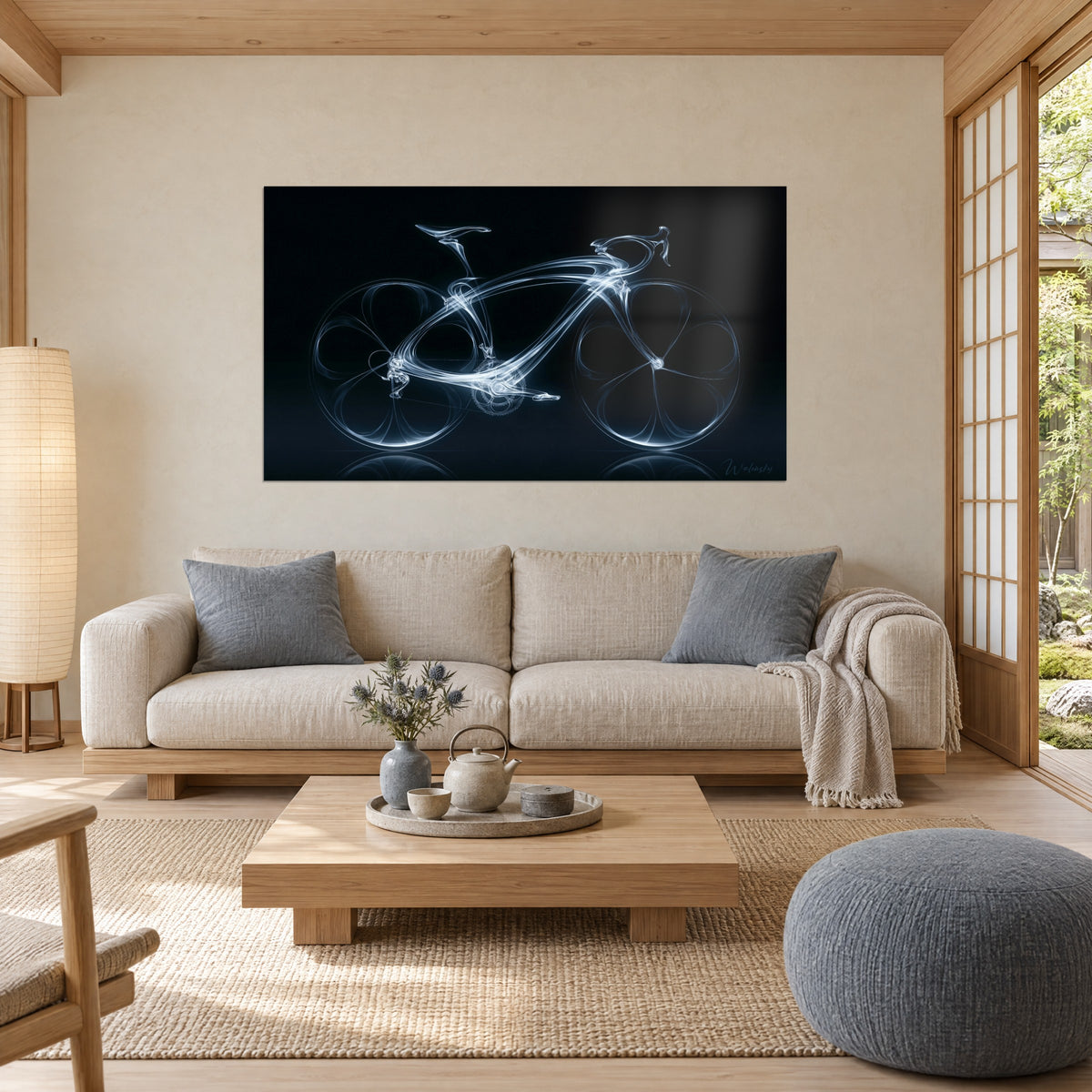 Tableau vélo de course en filaments lumineux blancs et bleu glacier sur fond noir, au-dessus d'un canapé dans un salon lumineux