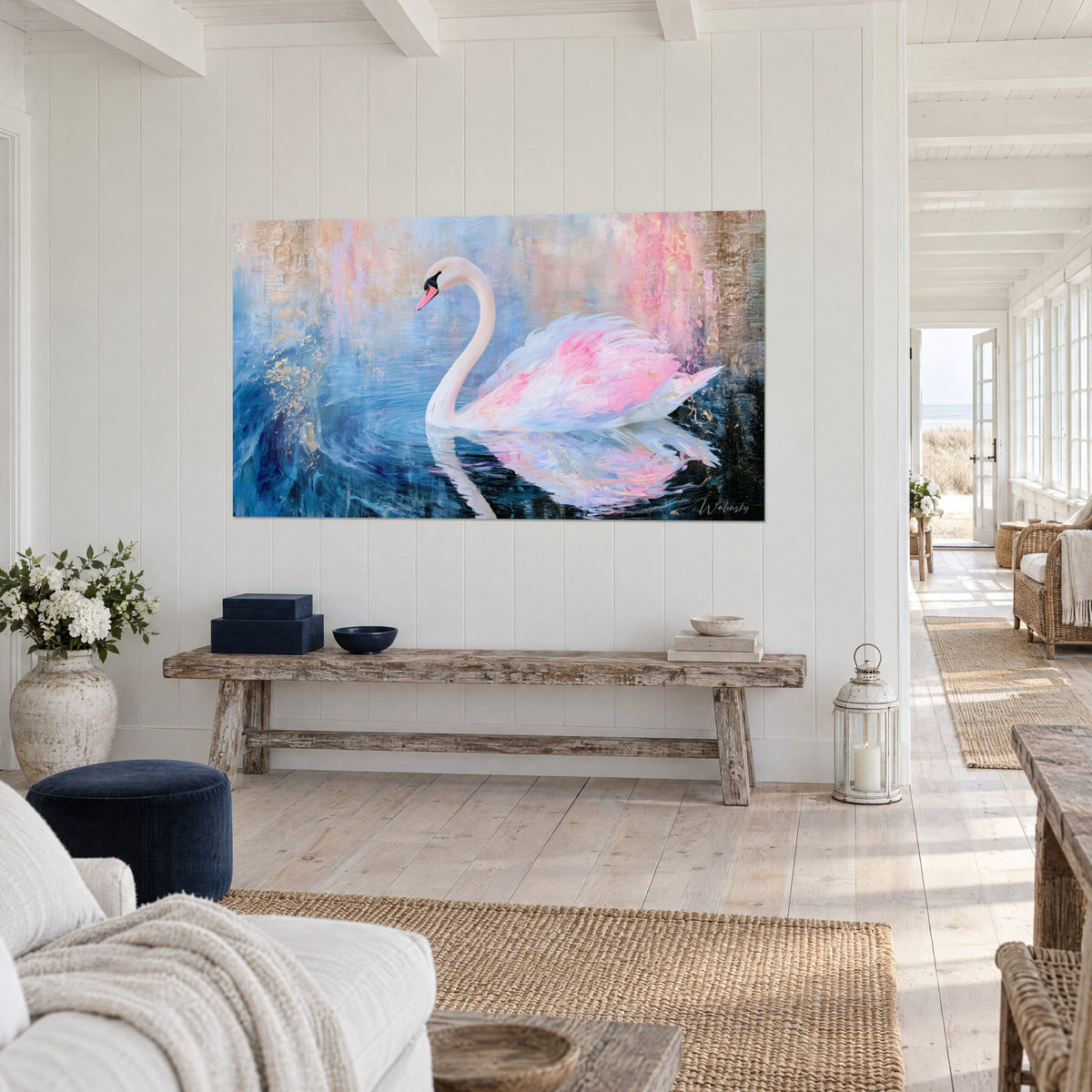 Tableau oiseau au long cou blanc, bec corail, eau indigo et reflets rosés, accroché au-dessus d'un banc en bois patiné