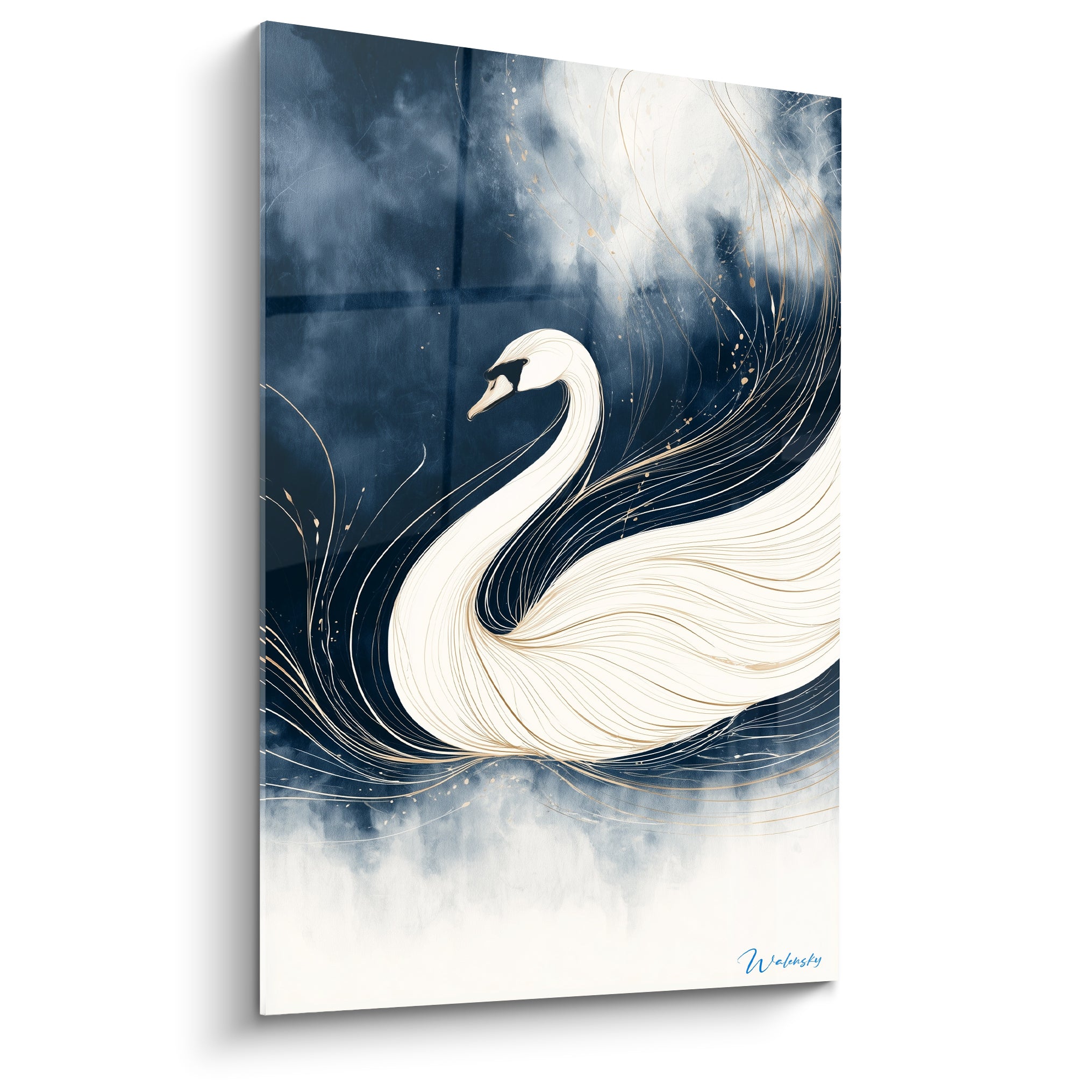 Cygne blanc filigrané d'or sur fond bleu marine brumeux, plumage ivoire déployé en courbes fluides