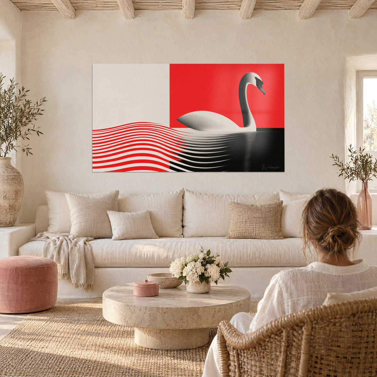 Tableau cygne blanc au long cou sur fond rouge écarlate, vagues rayées et eau noire, au-dessus d'un canapé dans un salon lumineux