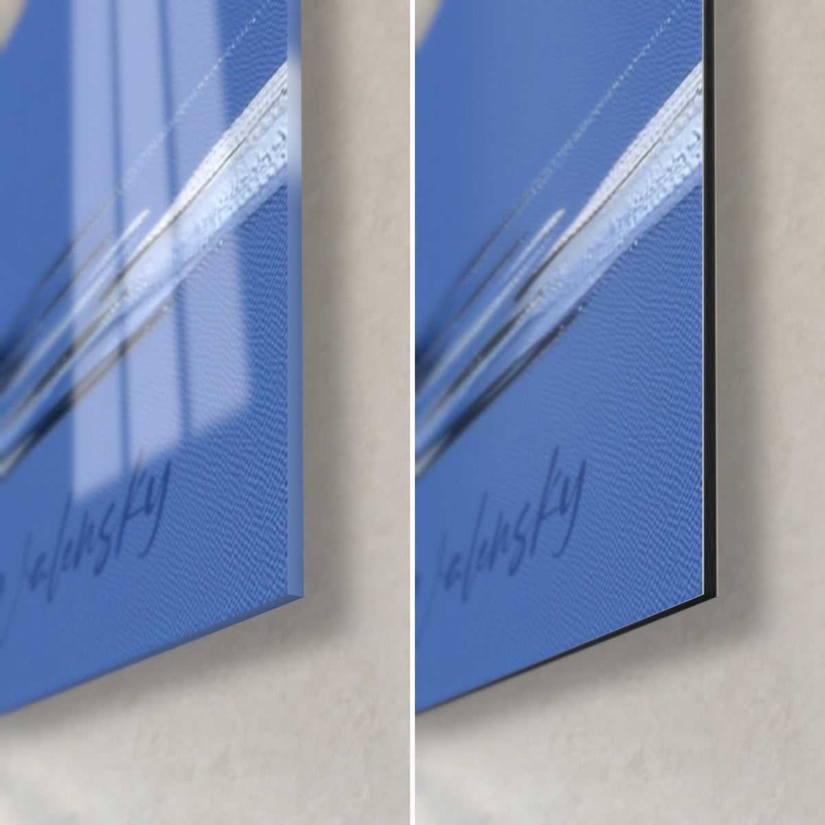 Tableau cygne en plumes bleu roi et blanc, signature Walensky, tranche de 3 mm, verre brillant et Dibond noir mat