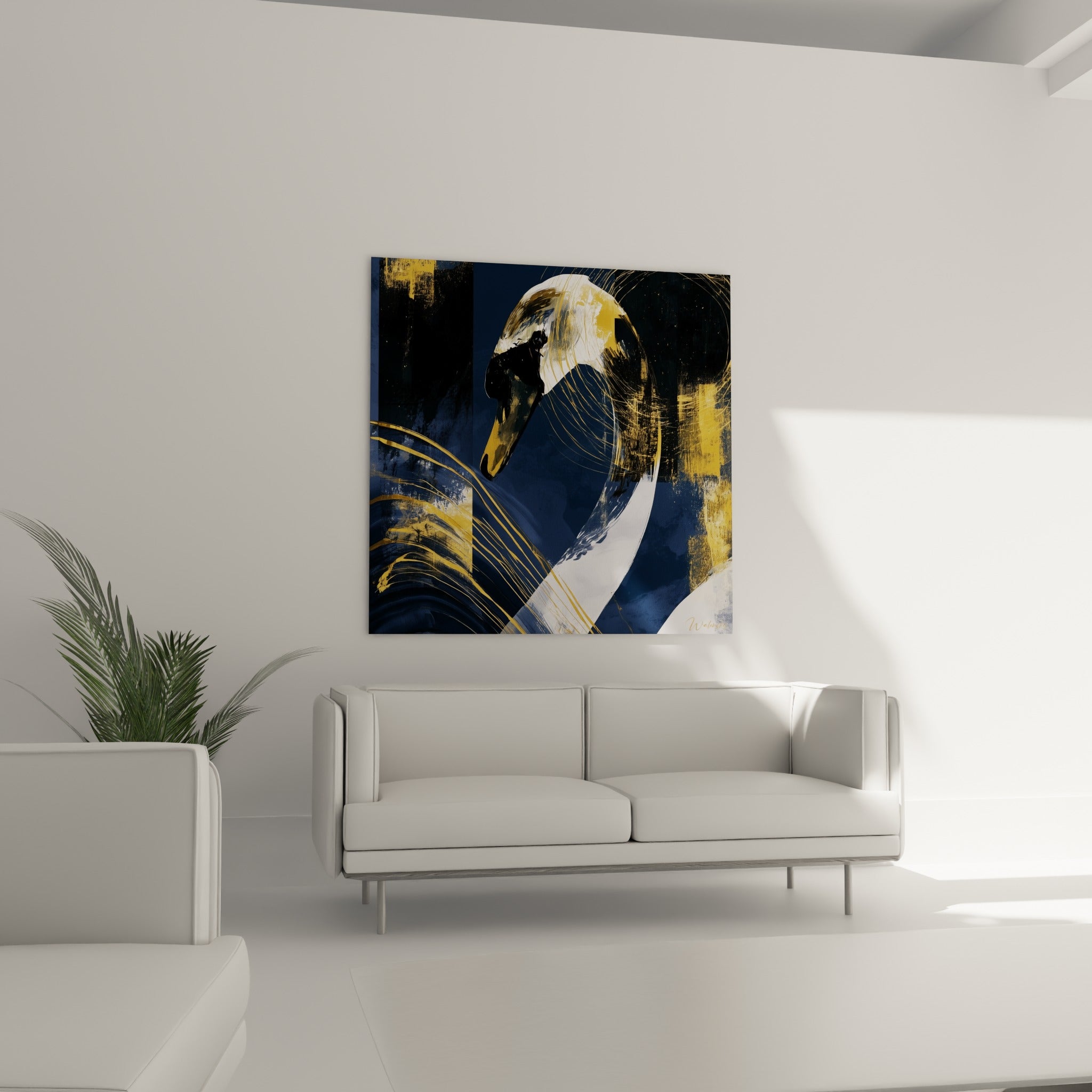 Cou de cygne ondulant en bleu profond et lignes dorées, au-dessus d'un canapé dans un salon lumineux