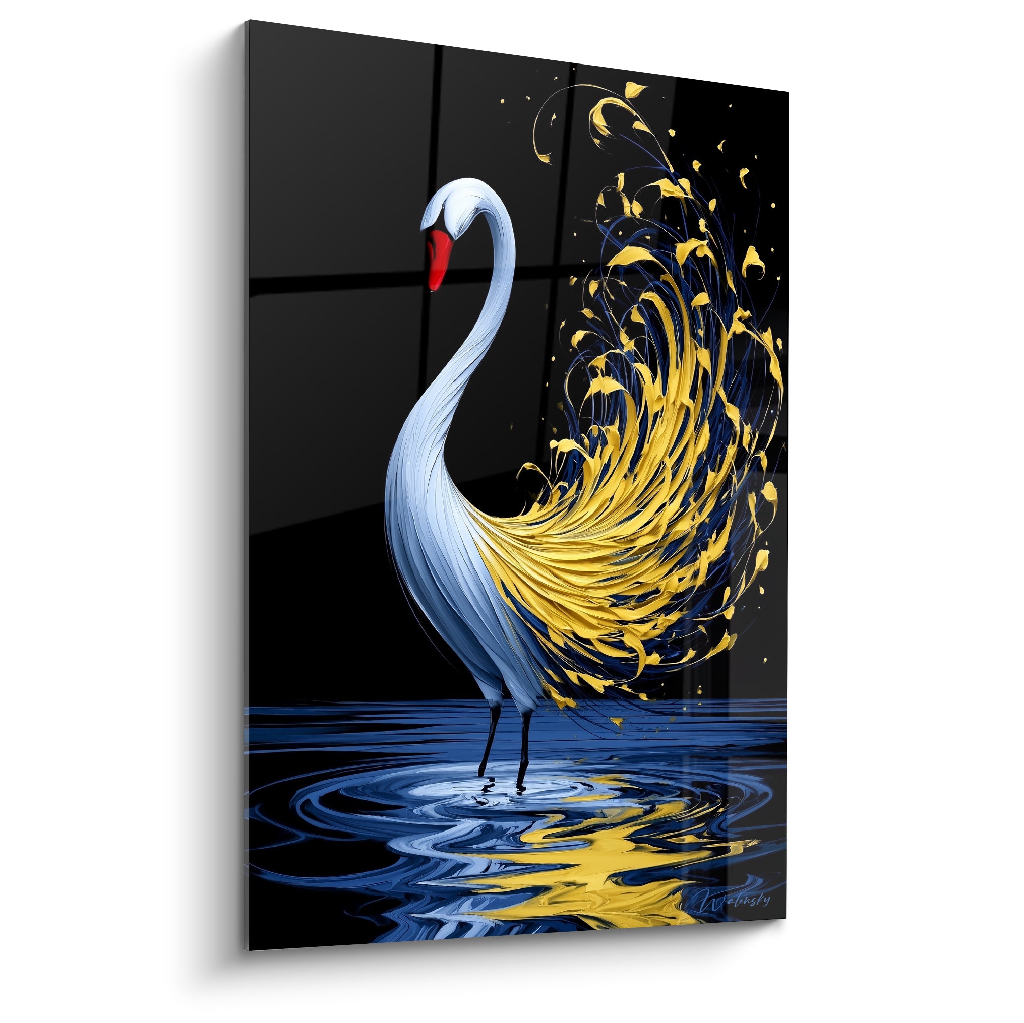Cygne blanc au bec rouge avec plumage doré et bleu marine éclaboussé sur fond noir profond