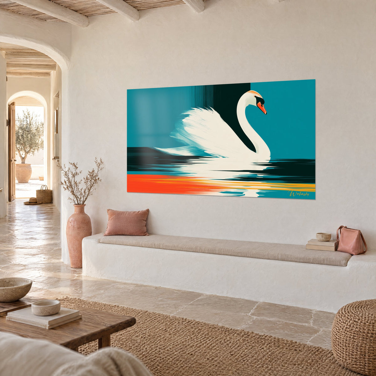 Tableau oiseau aquatique ivoire aux plumes brossées, eau noire et reflet orangé, sur un mur blanc d'une maison méditerranéenne