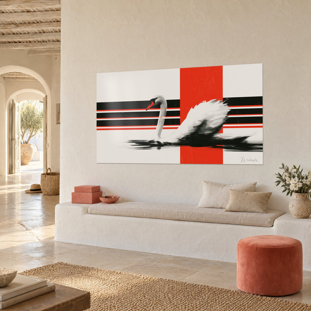 Quadro uccello acquatico dalle piume color avorio arruffate su un pannello scarlatto, muro intonacato accanto a un arco e a una panca
