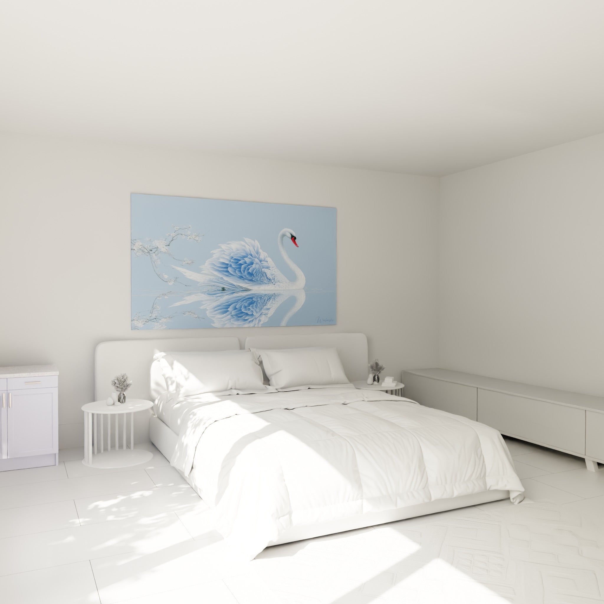 Plumage bleu poudré et blanc du cygne accroché au-dessus d'un lit dans une chambre claire