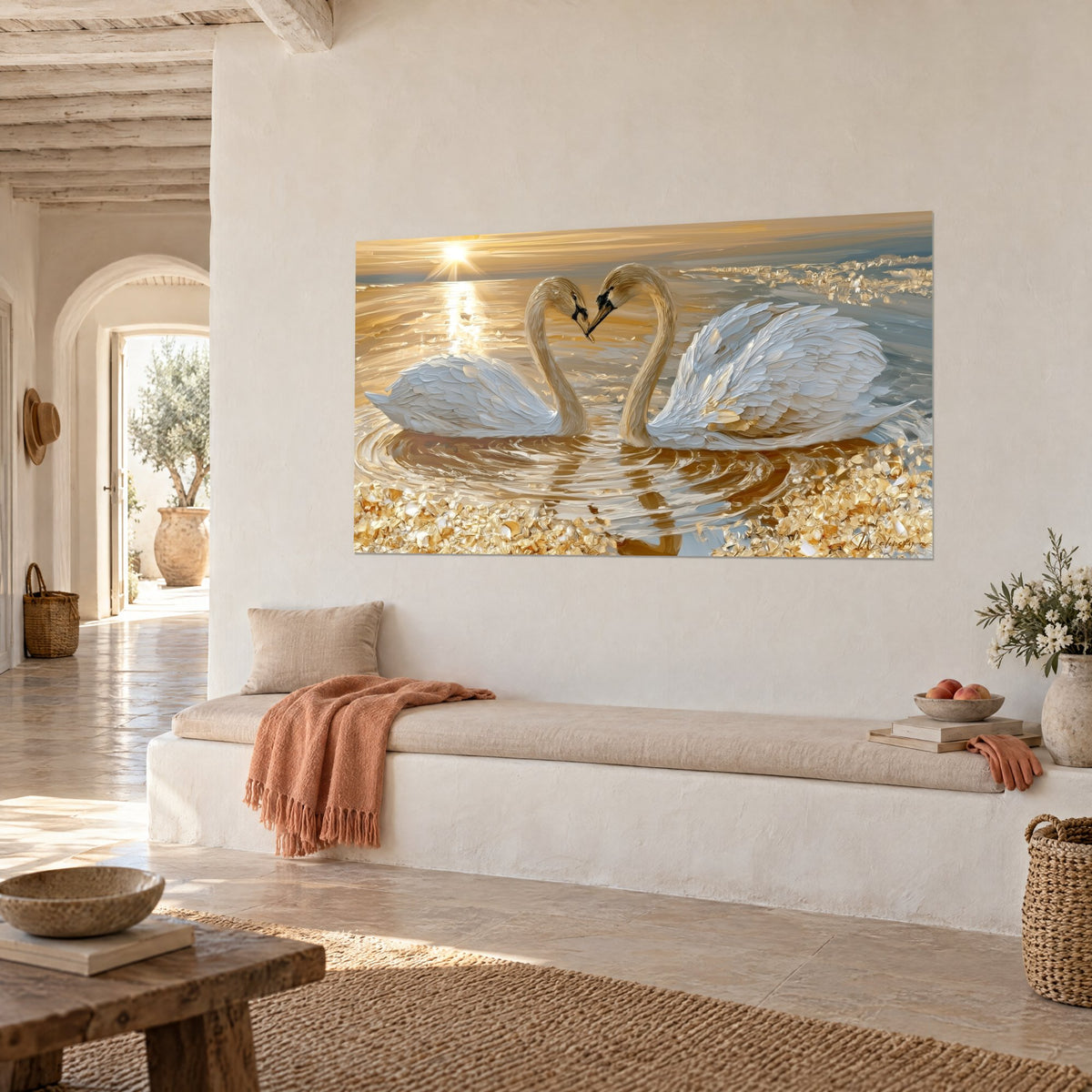 Quadro di uccelli dal piumaggio madreperlaceo che disegnano un cuore su un lago ramato, riflessi d'oro in primo piano, parete imbiancata a calce