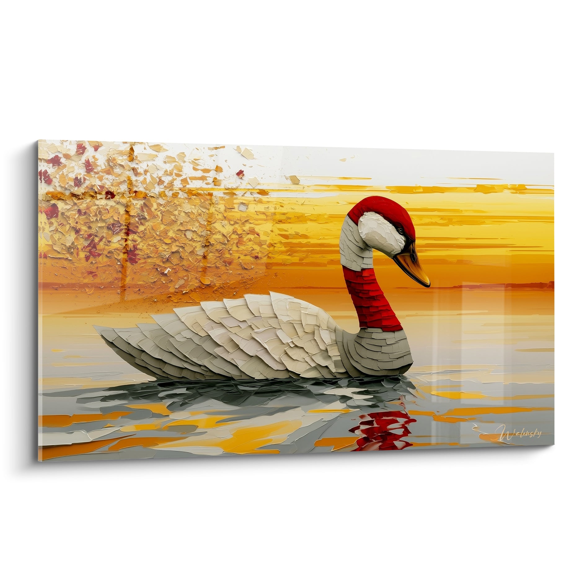 Cygne au cou rouge intense flottant sur une eau dorée aux reflets ocre et gris