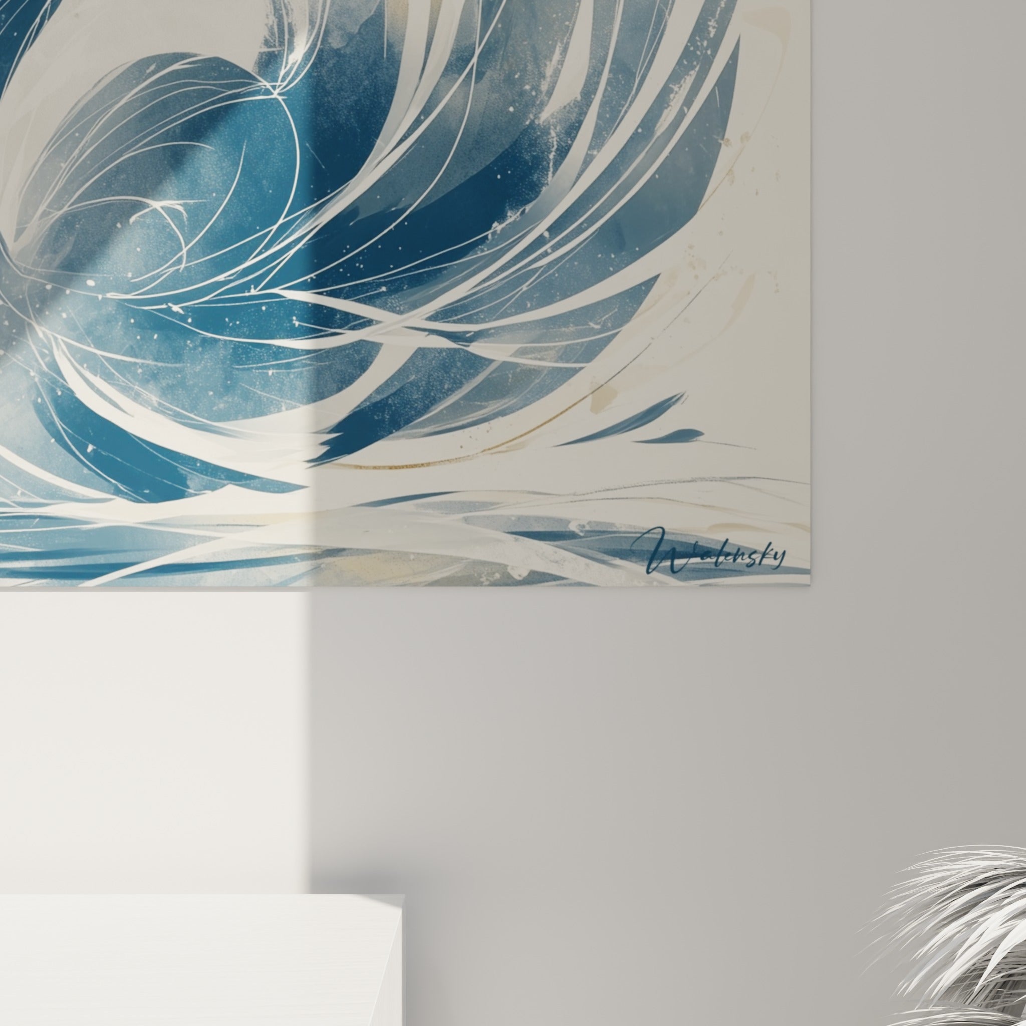Grain aquarelle visible sur les plumes bleu marine et les éclaboussures dorées du cygne accroché au mur