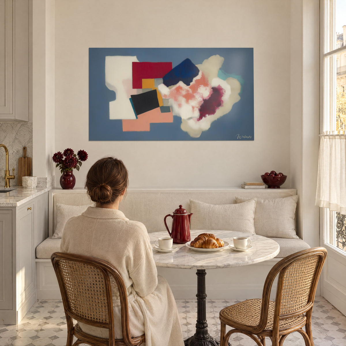 Quadro poesia dadaista di poligoni blu notte e bianco crema, nuvole color sabbia, di fronte a un tavolo rotondo e a un angolo pranzo