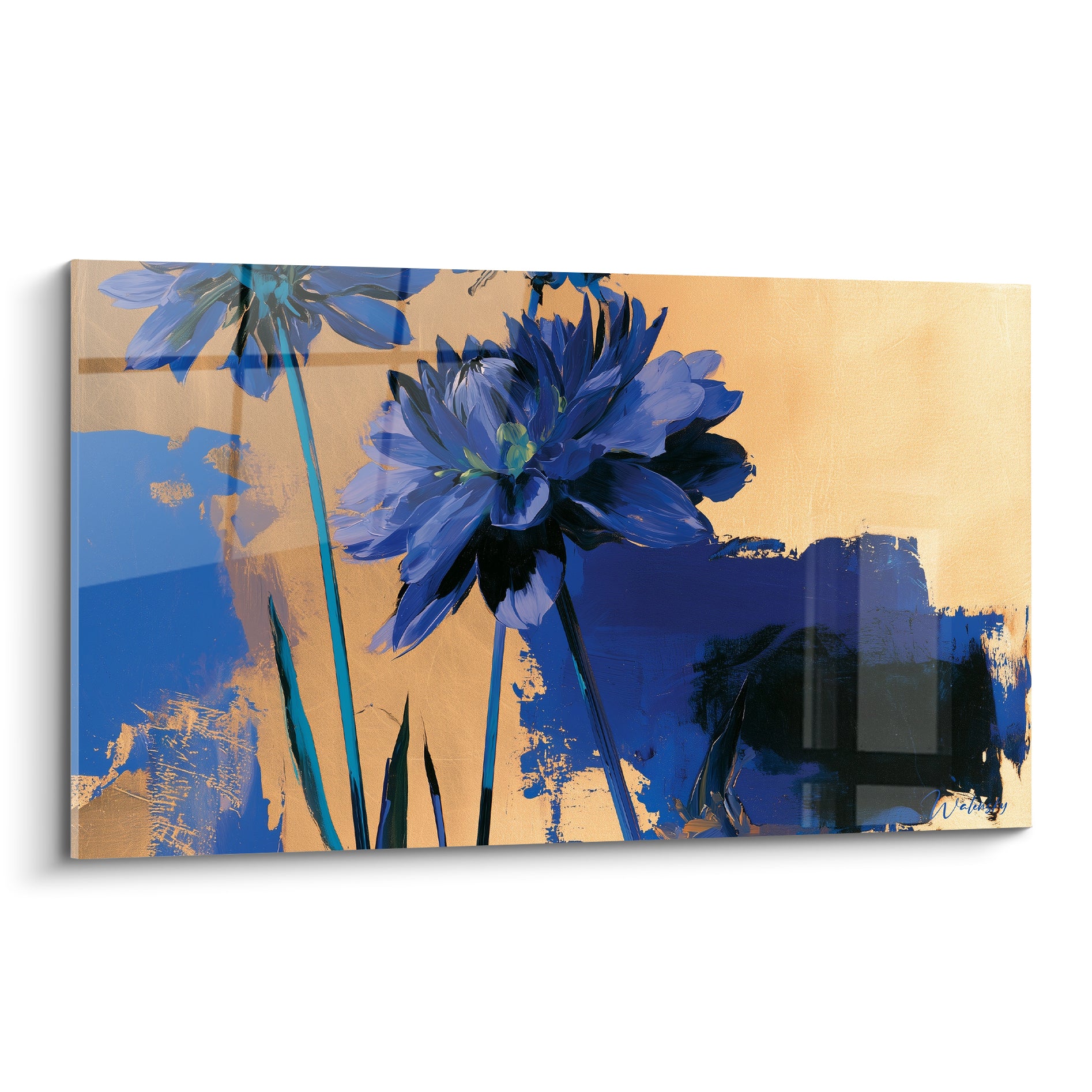 Dahlia bleu marine aux pétales larges peint sur fond doré texturé, tiges turquoise élancées