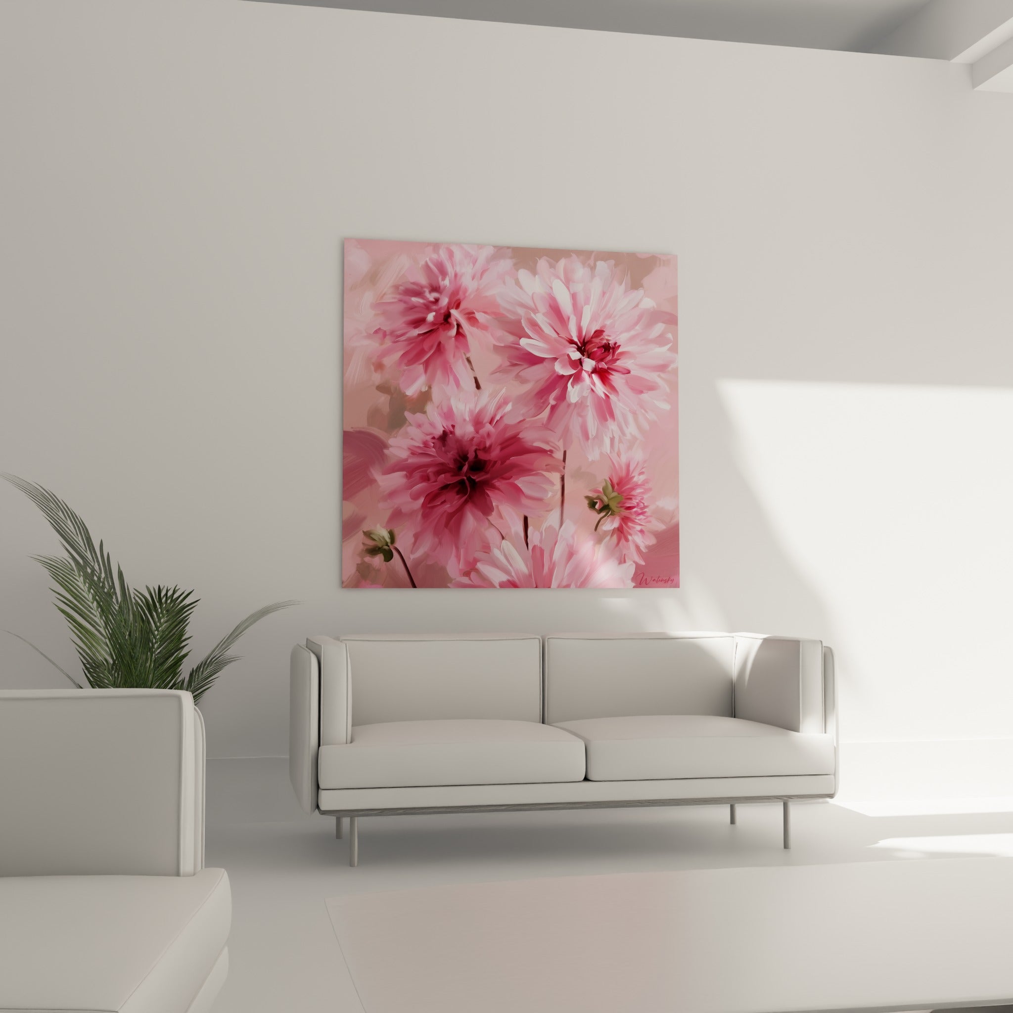 Fleurs de dahlia rose et pourpre aux pétales généreux, suspendues au-dessus d'un canapé dans un salon lumineux