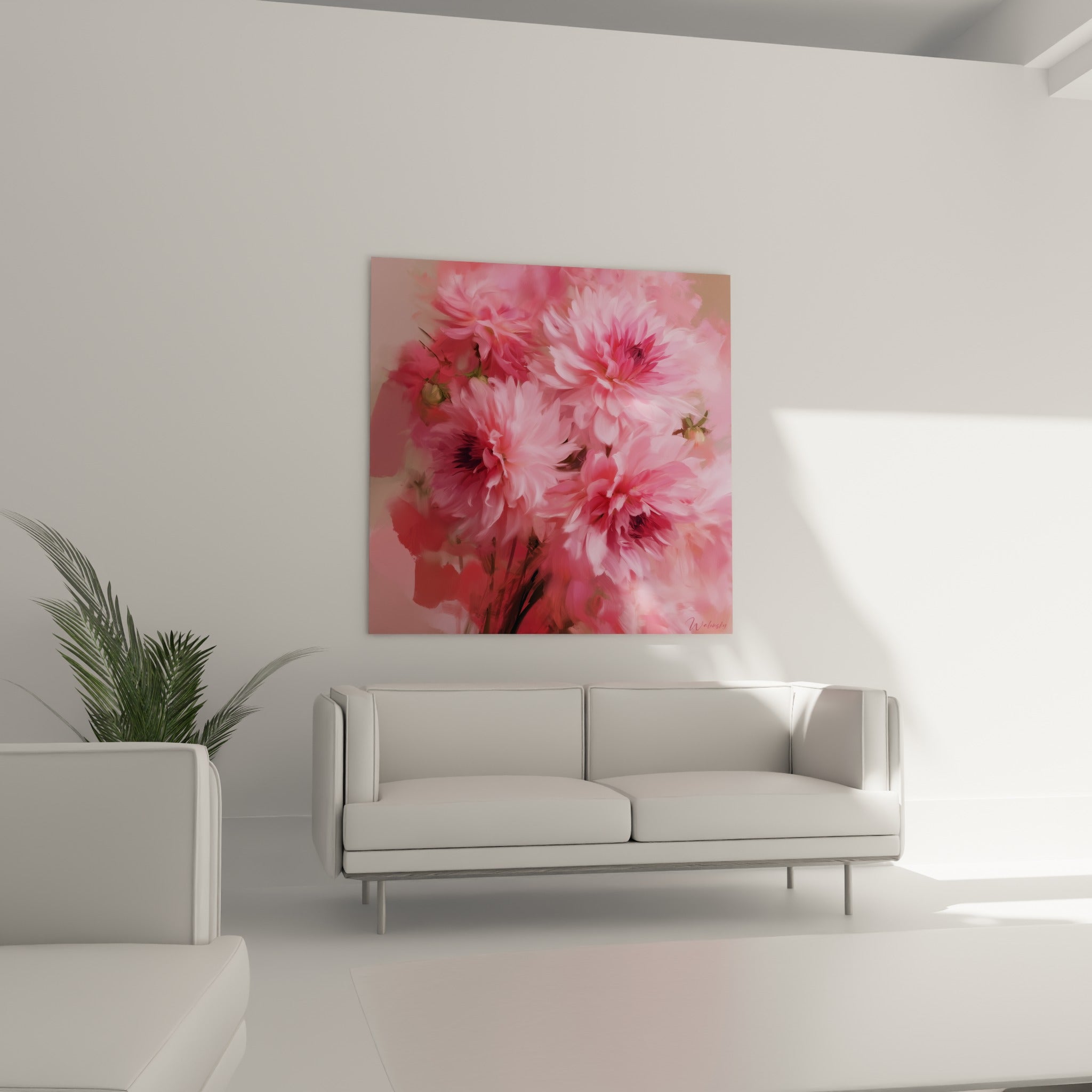 Fleurs de dahlia roses et bordeaux au-dessus d'un canapé dans un salon lumineux