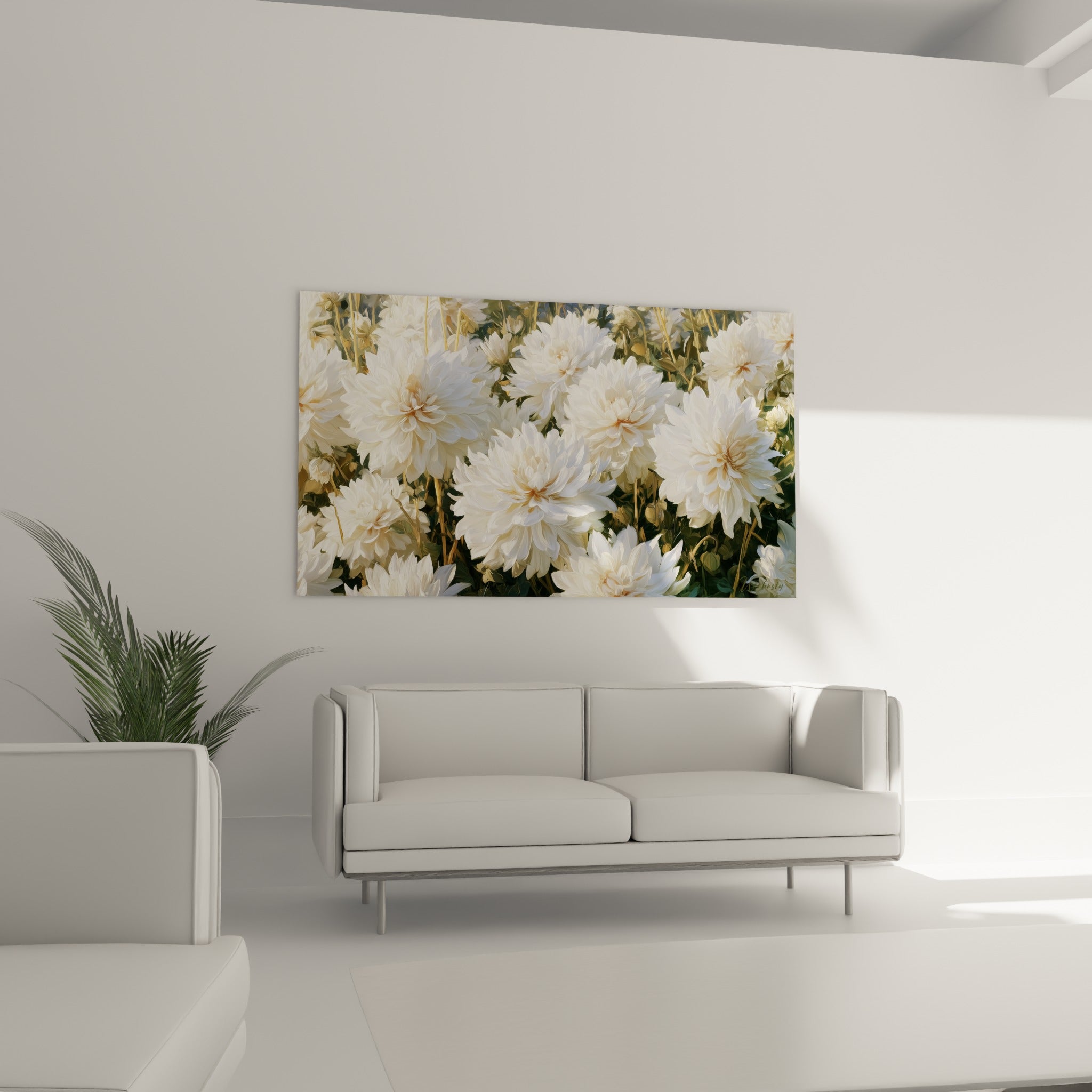 Pétales de dahlia ivoire et doré accrochés au-dessus d'un canapé dans un salon lumineux