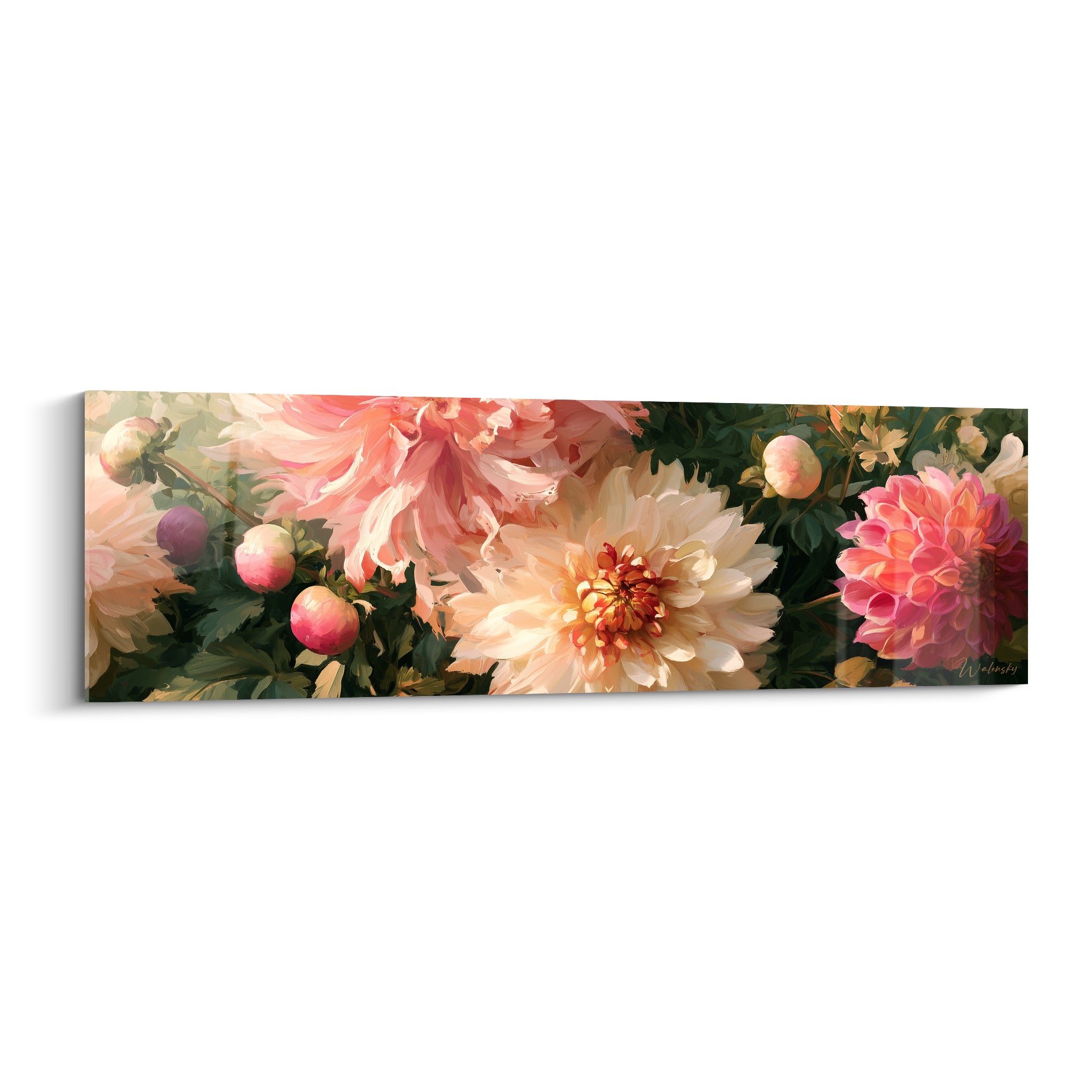 Dahlias crème et roses aux pétales déployés, peints avec des touches de rouge cuivré et vert profond