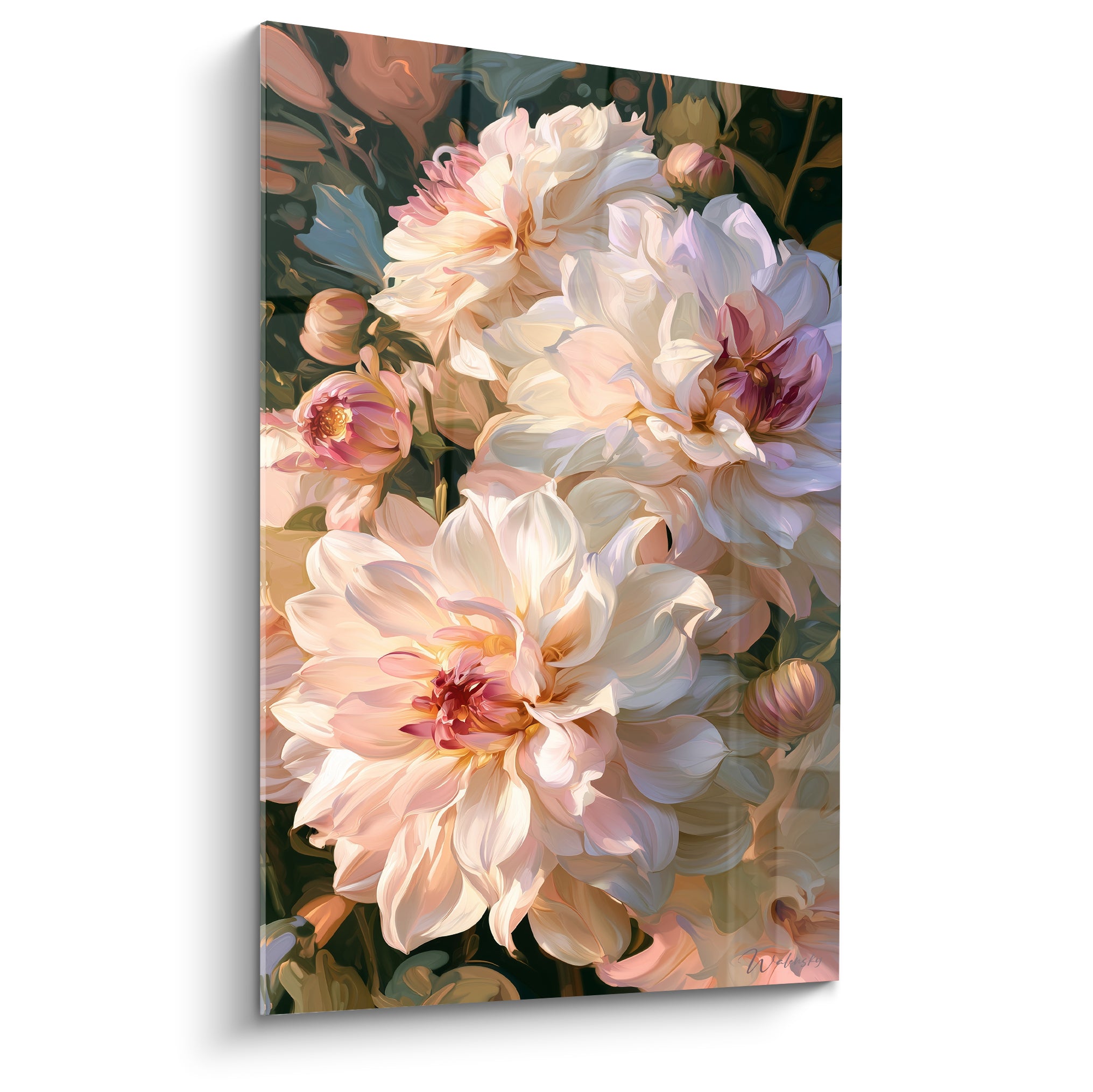 Dahlias crème et roses aux cœurs bordeaux, pétales superposés sur fond vert sombre