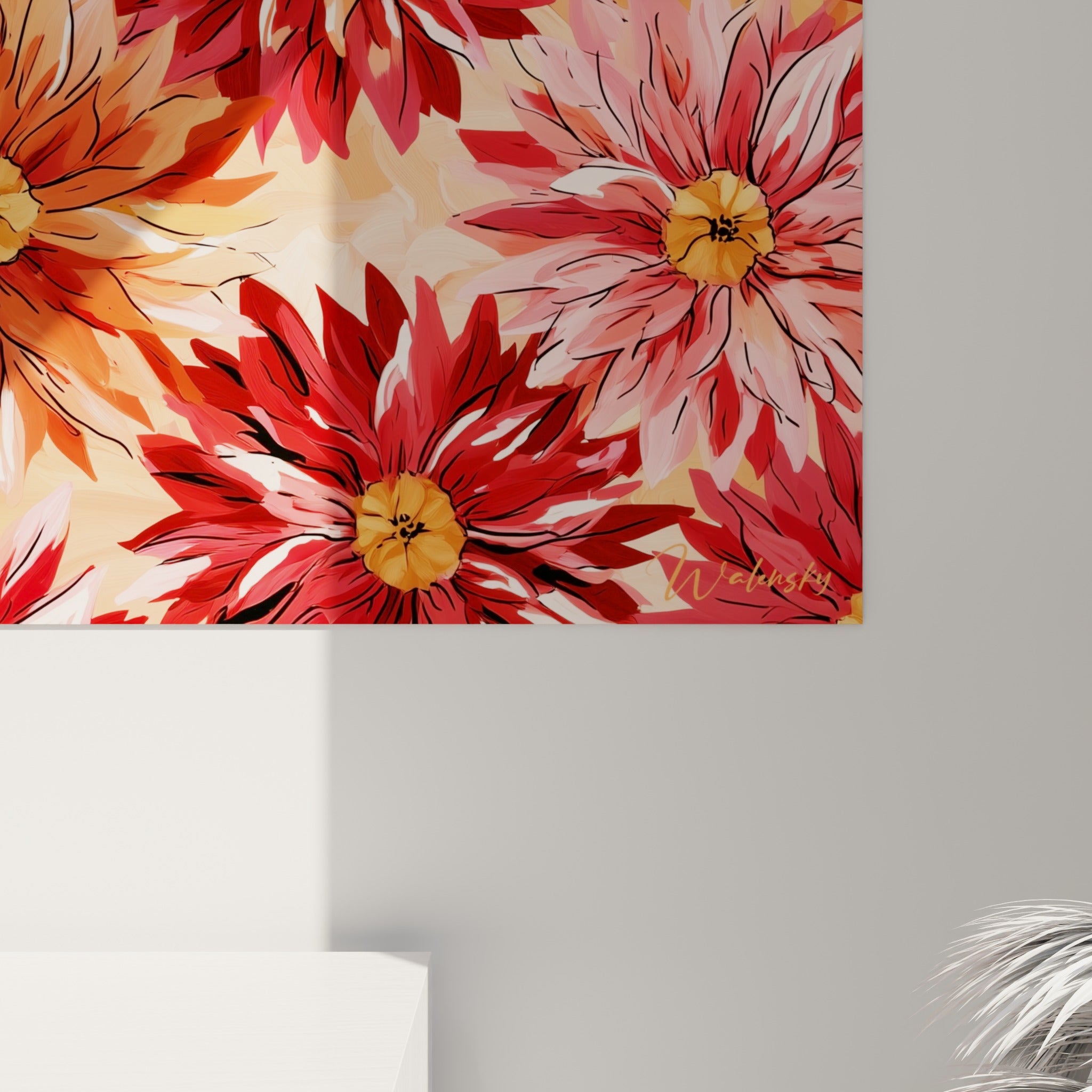 Détail des pétales de dahlia rouge et doré, traits noirs graphiques et matière peinte visible