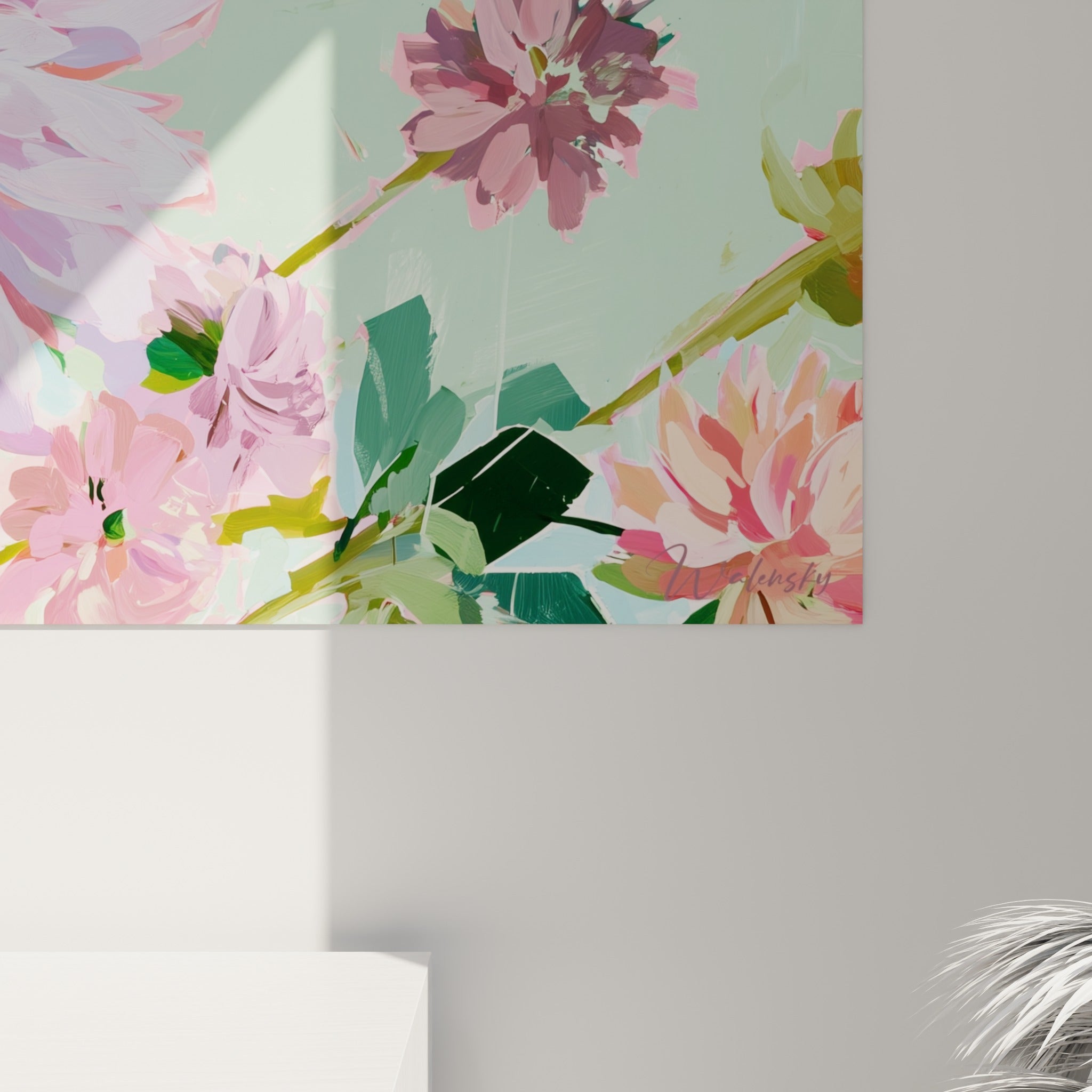 Détail des pétales corail et lilas du dahlia, touches de peinture épaisses et fondues