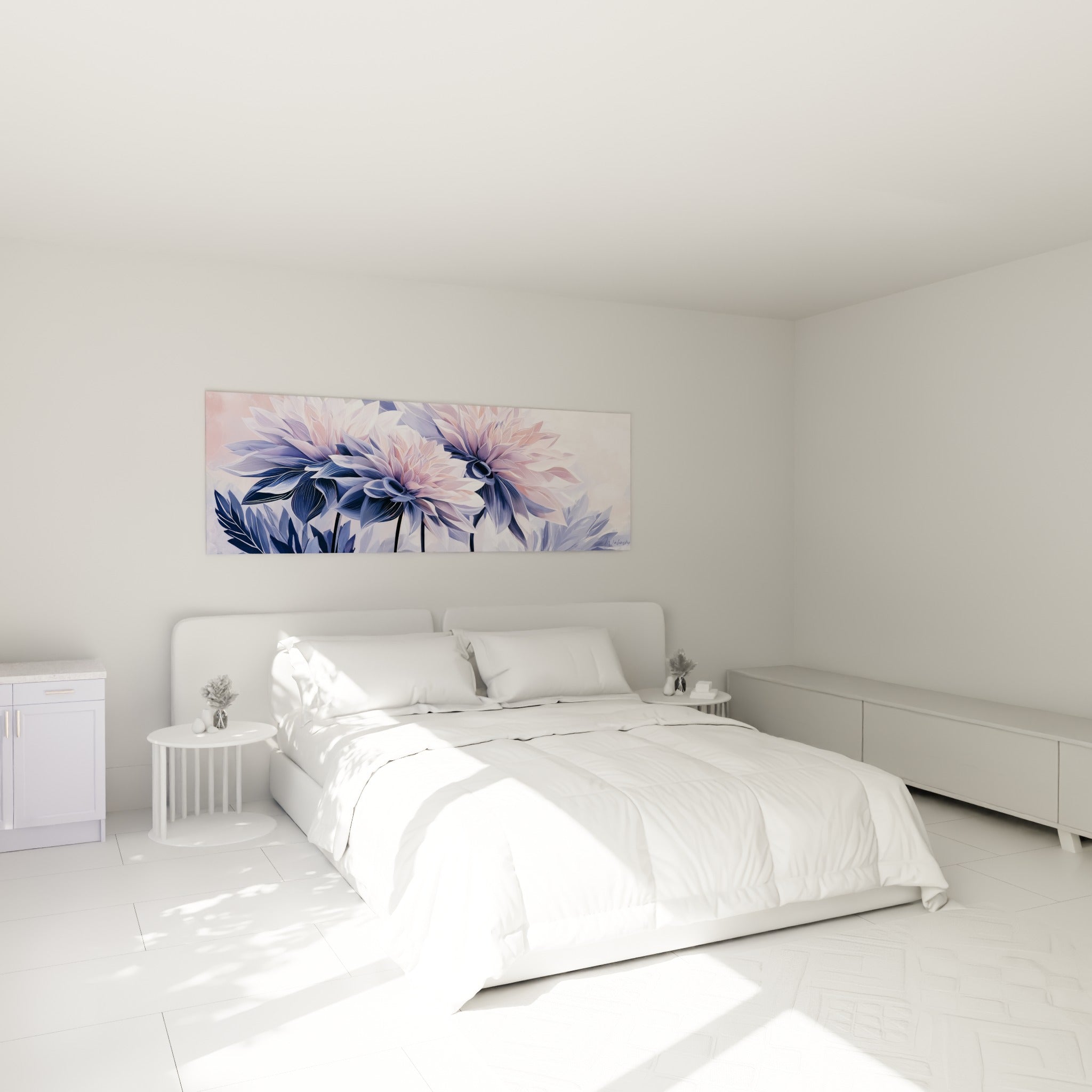 Fleurs de dahlia lavande et rose poudré au-dessus d'un lit dans une chambre claire