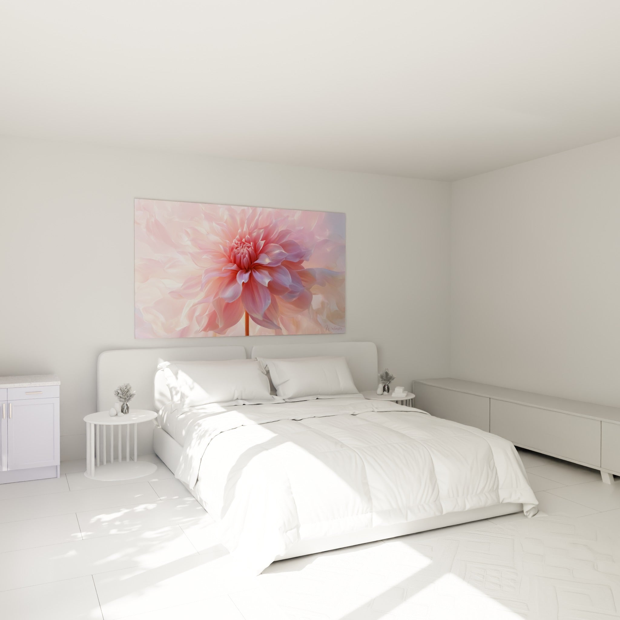 Pétales de dahlia rose et mauve épanouis, accrochés au-dessus d'un lit dans une chambre claire
