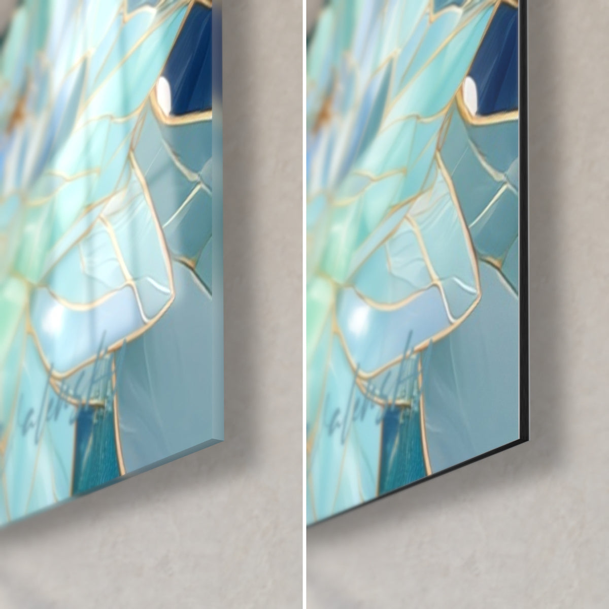 Tableau fleur en vitrail turquoise et bleu nuit, coin bas droit : verre acrylique brillant à gauche, Dibond mat à droite, tranche 3 mm