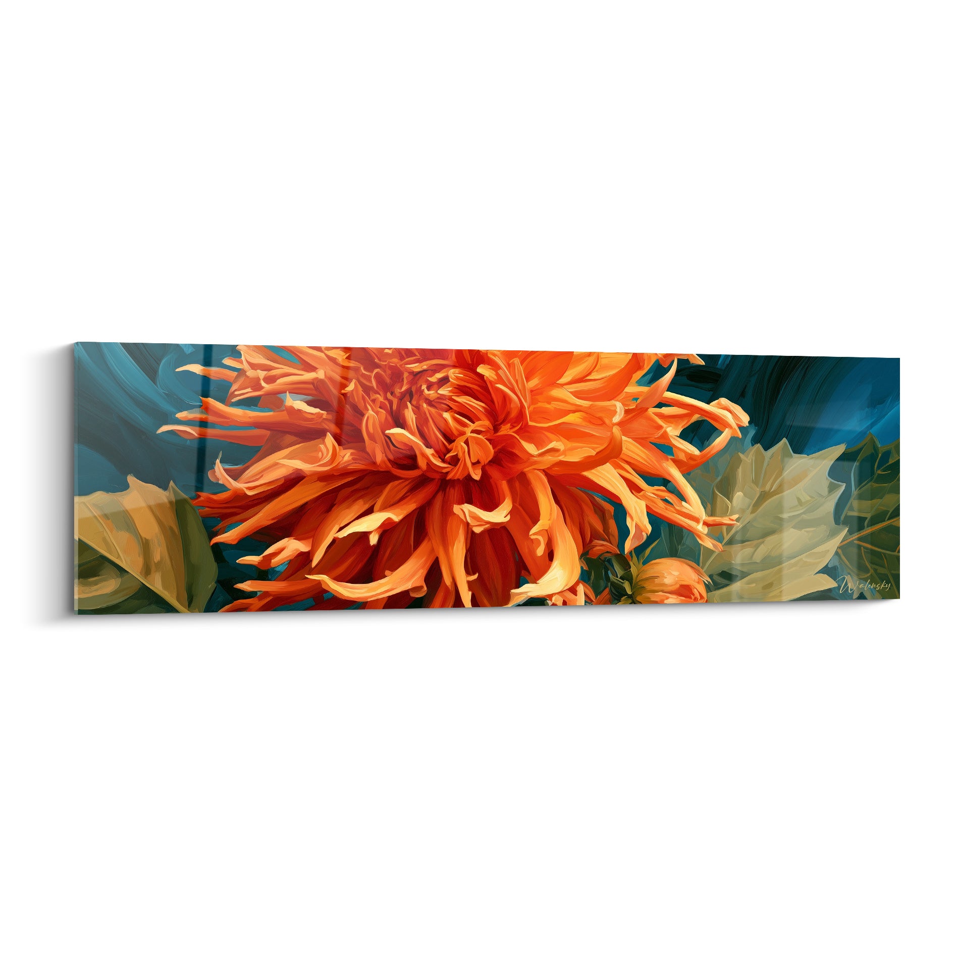 Dahlia orange aux pétales déployés sur fond bleu sarcelle, feuilles vert olive en arrière-plan