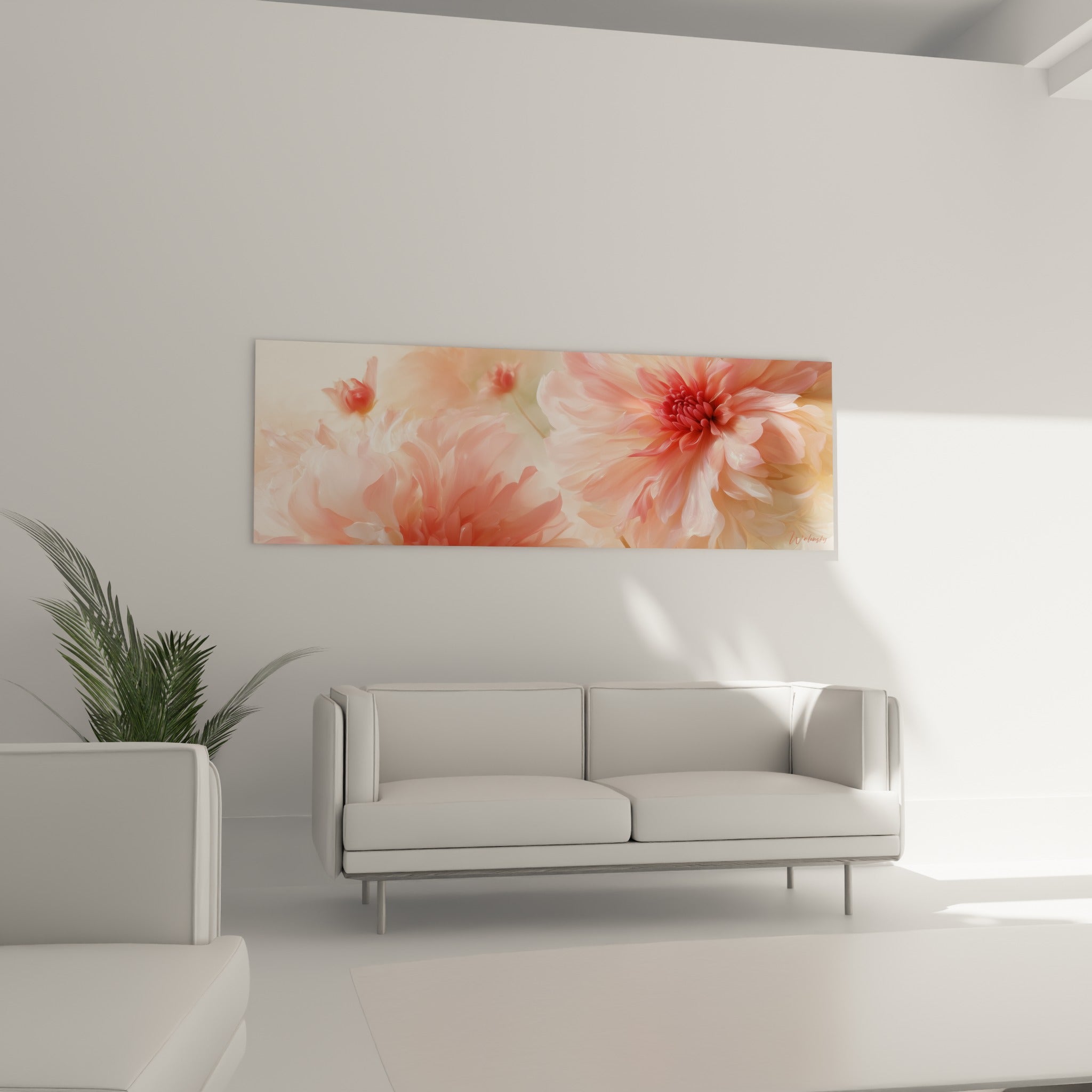 Pétales de dahlia pêche et rose épanouis au-dessus d'un canapé dans un salon lumineux