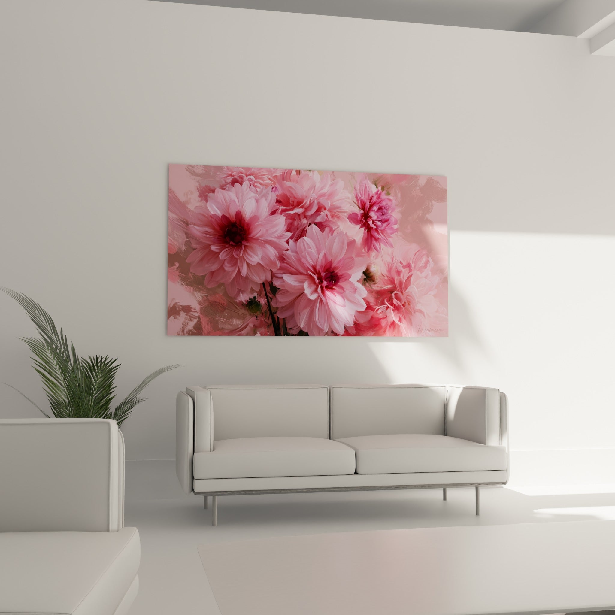 Fleurs de dahlia rose pâle et pourpre profond disposées au-dessus d'un canapé dans un salon lumineux