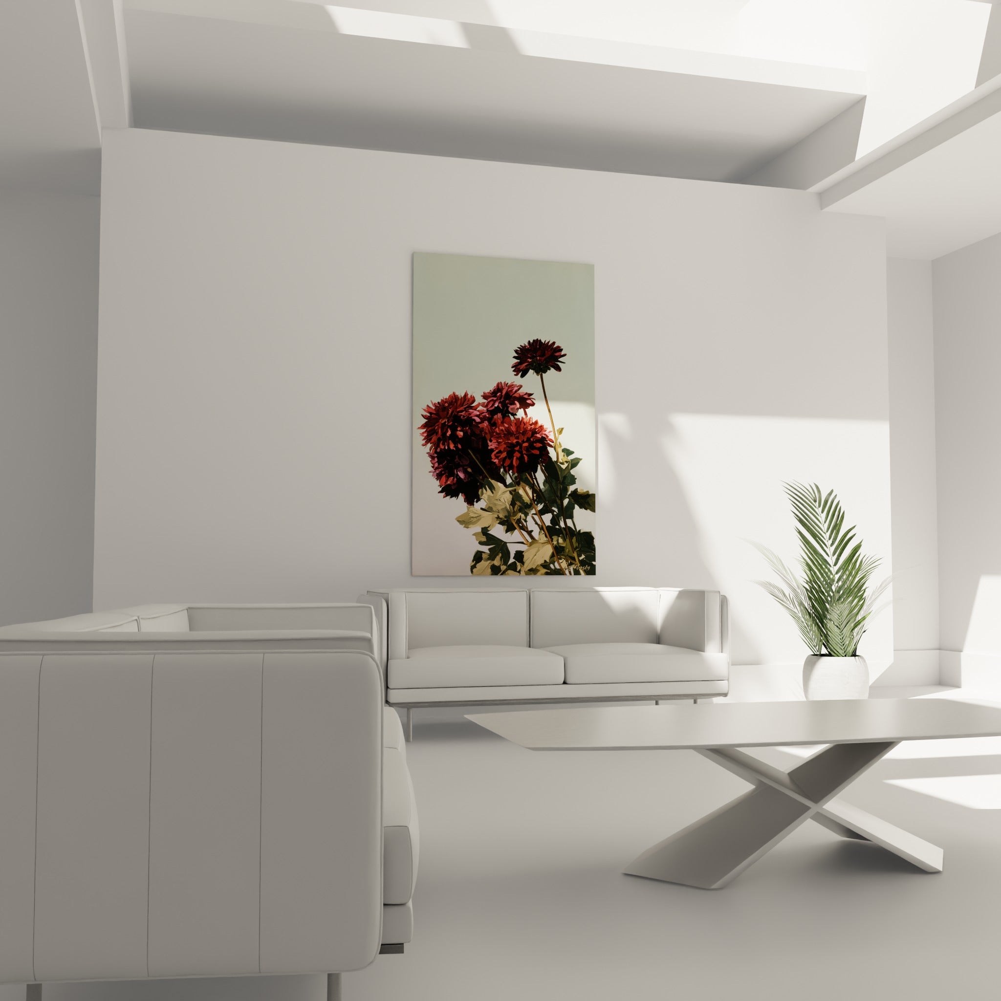 Fleurs de dahlia bordeaux et rose fané au-dessus d'un canapé dans un salon lumineux