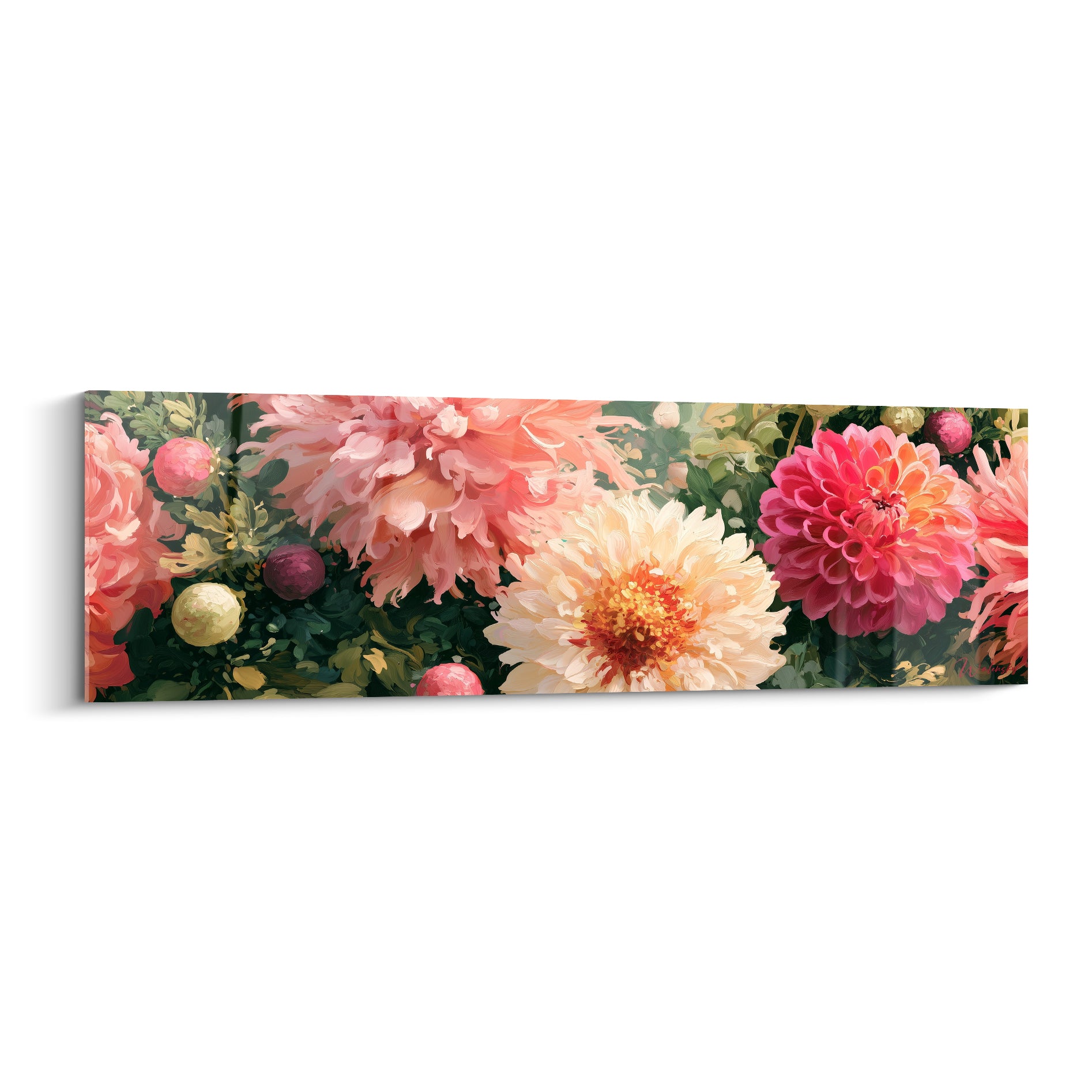 Dahlias roses, crème et corail en gros plan sur fond de feuillage vert dense et lumineux