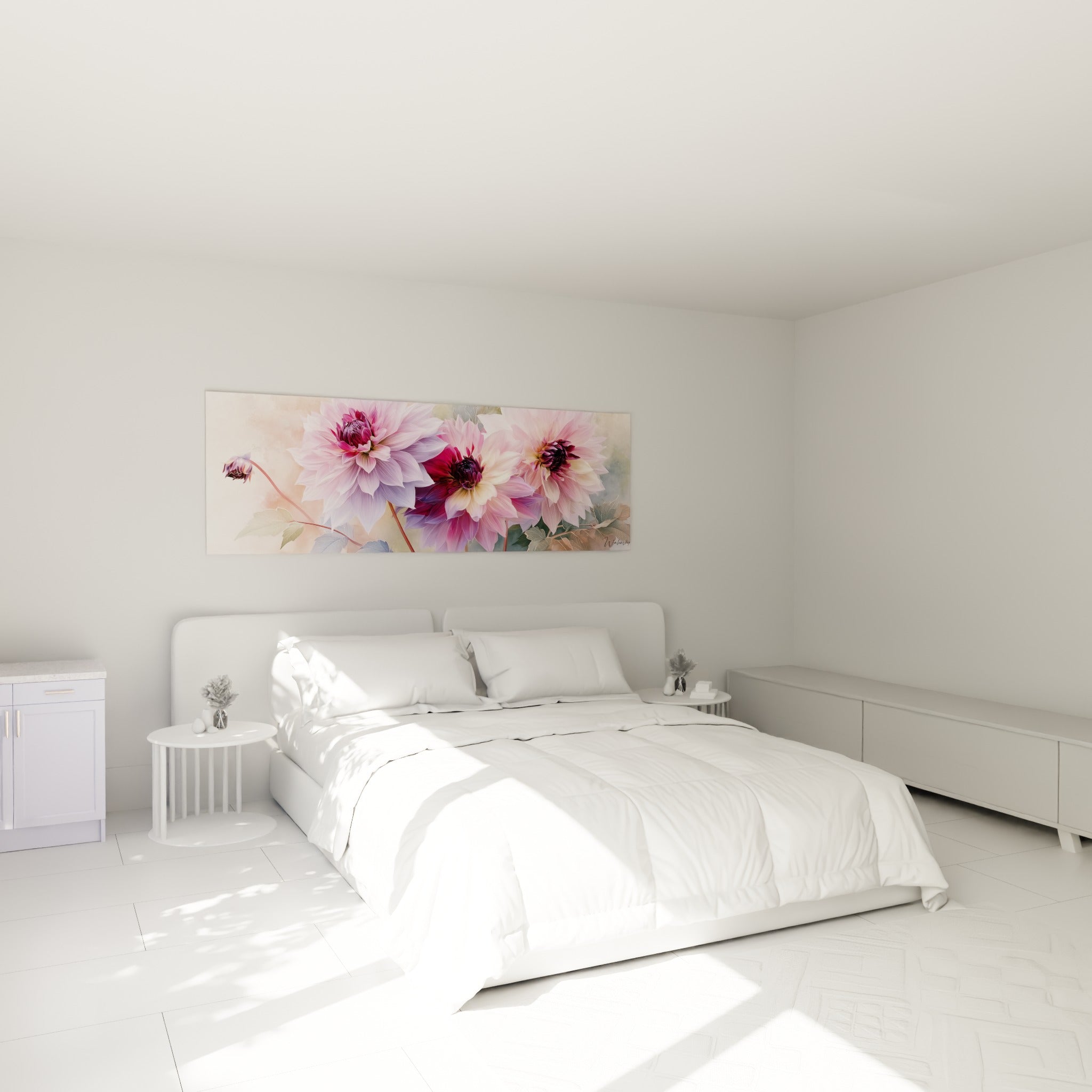 Bouquet de dahlias roses et pourpres au-dessus d'un lit dans une chambre claire