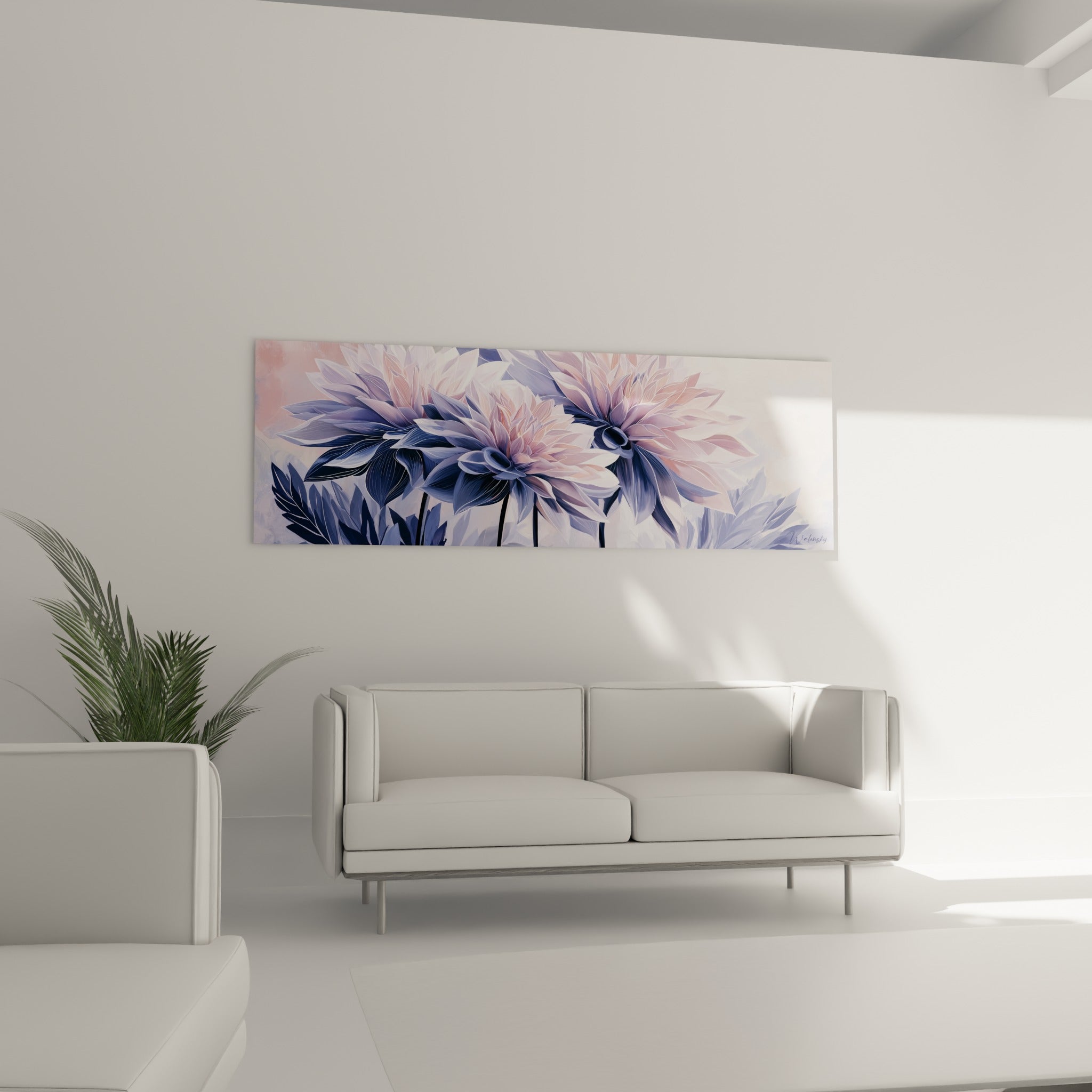 Pétales de dahlia bleu marine et rose pâle au-dessus d'un canapé dans un salon lumineux