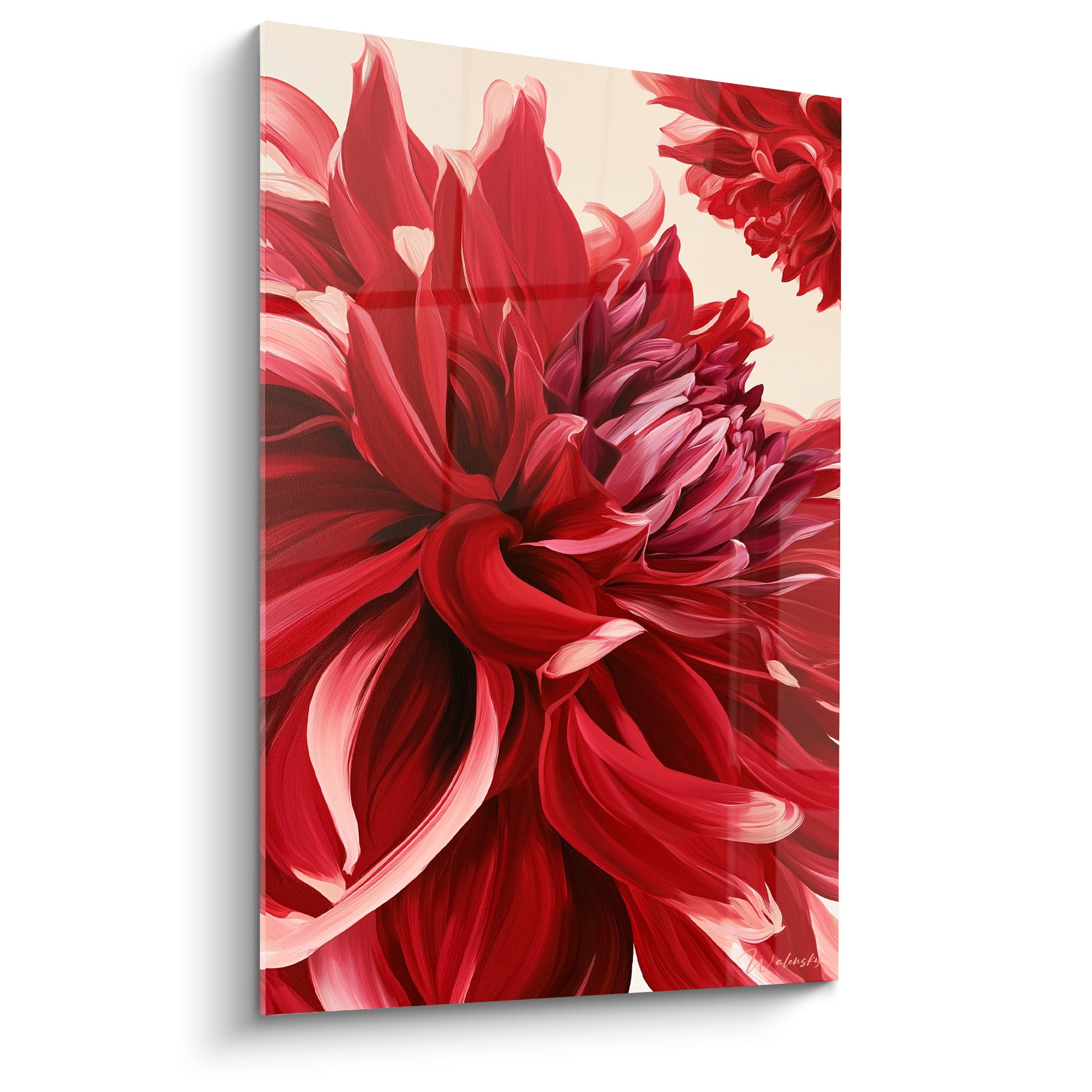 Dahlia rouge et rosé aux pétales enroulés, peinture florale dense sur fond ivoire