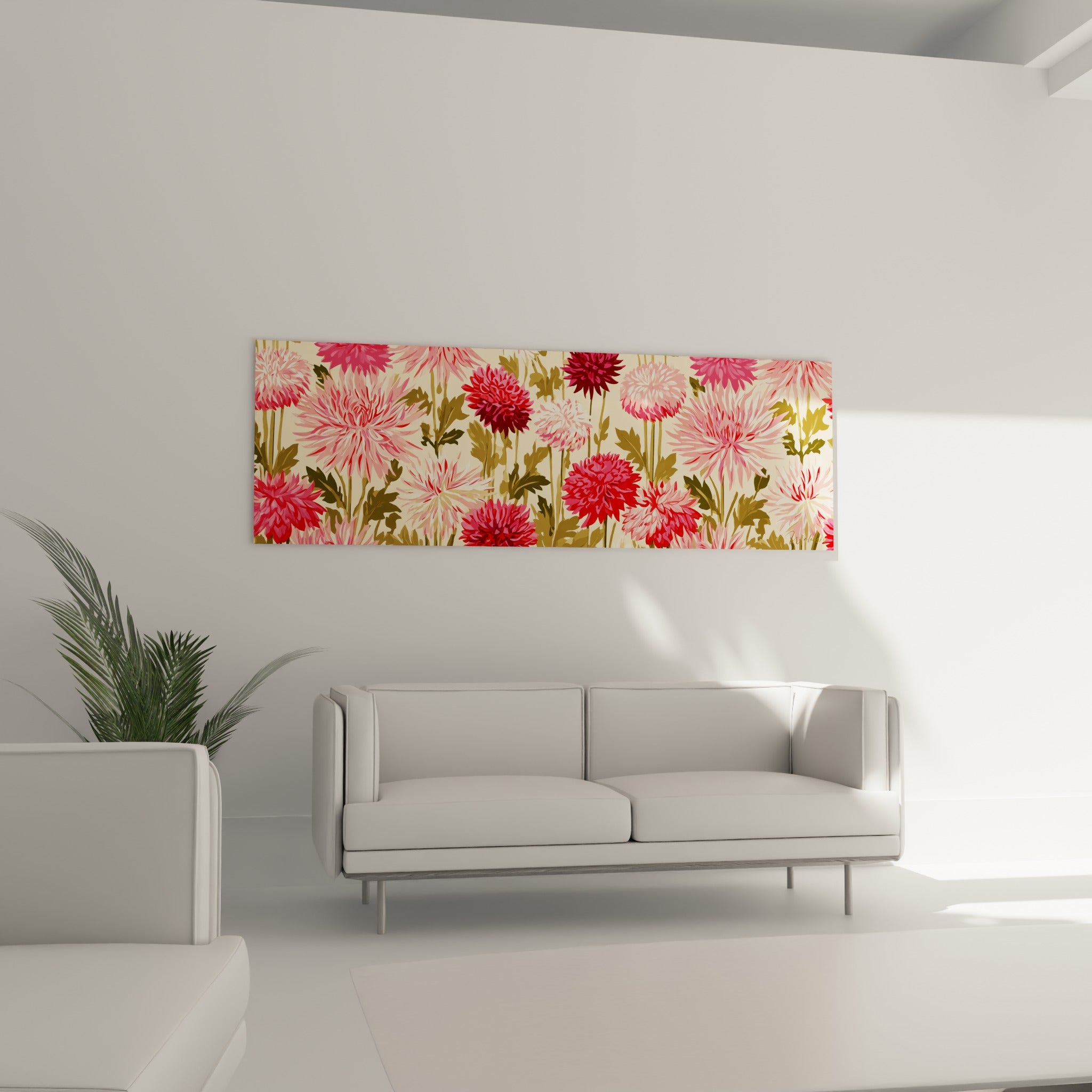 Massif floral de dahlias rose vif et bordeaux accroché au-dessus d'un canapé dans un salon lumineux