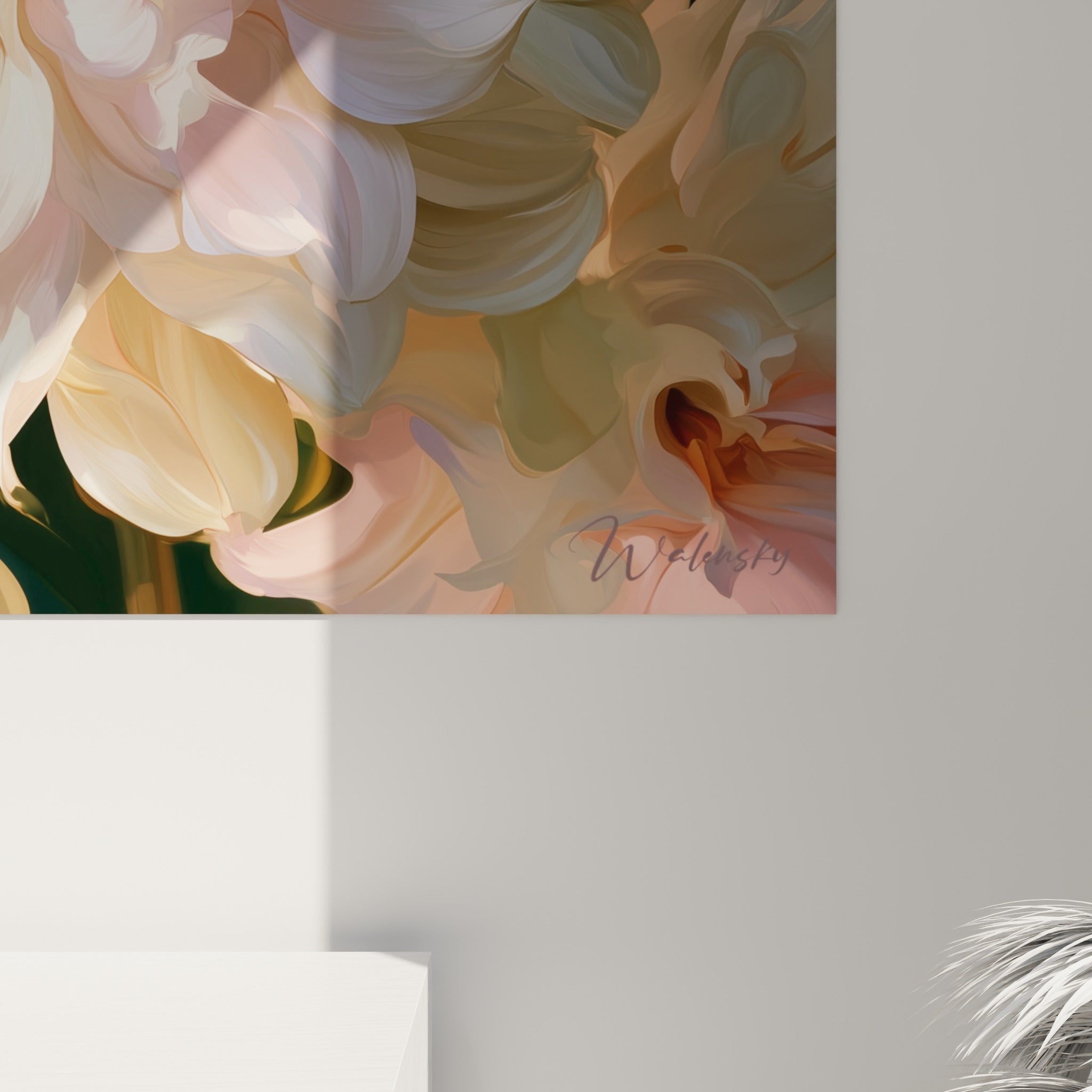 Empâtements de peinture sur pétales de dahlia crème et roses, textures fluides et coulures dorées