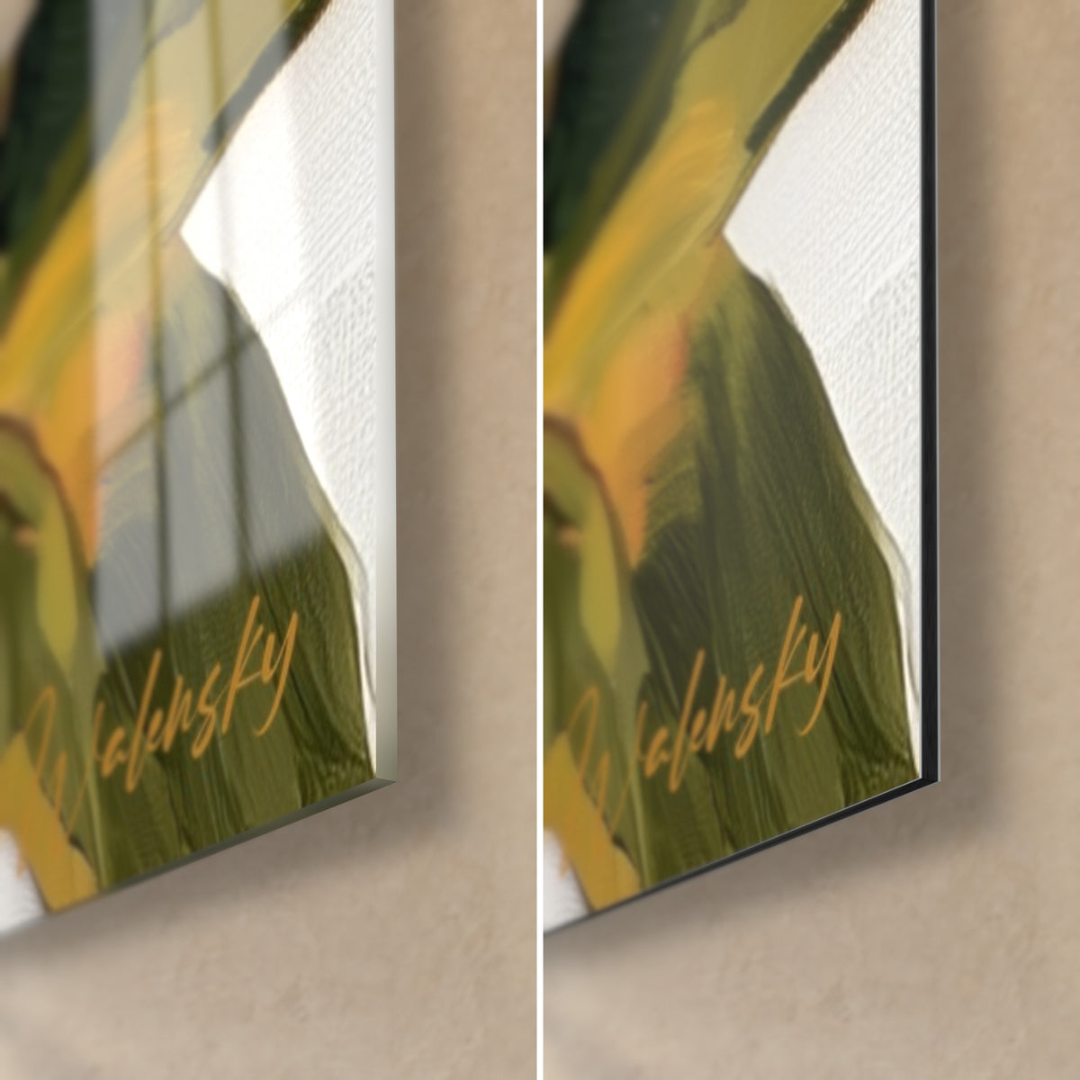 Tableau corolle crème et corail, coin bas droit : verre brillant à gauche, alu Dibond mat à droite, feuille olive, signature dorée