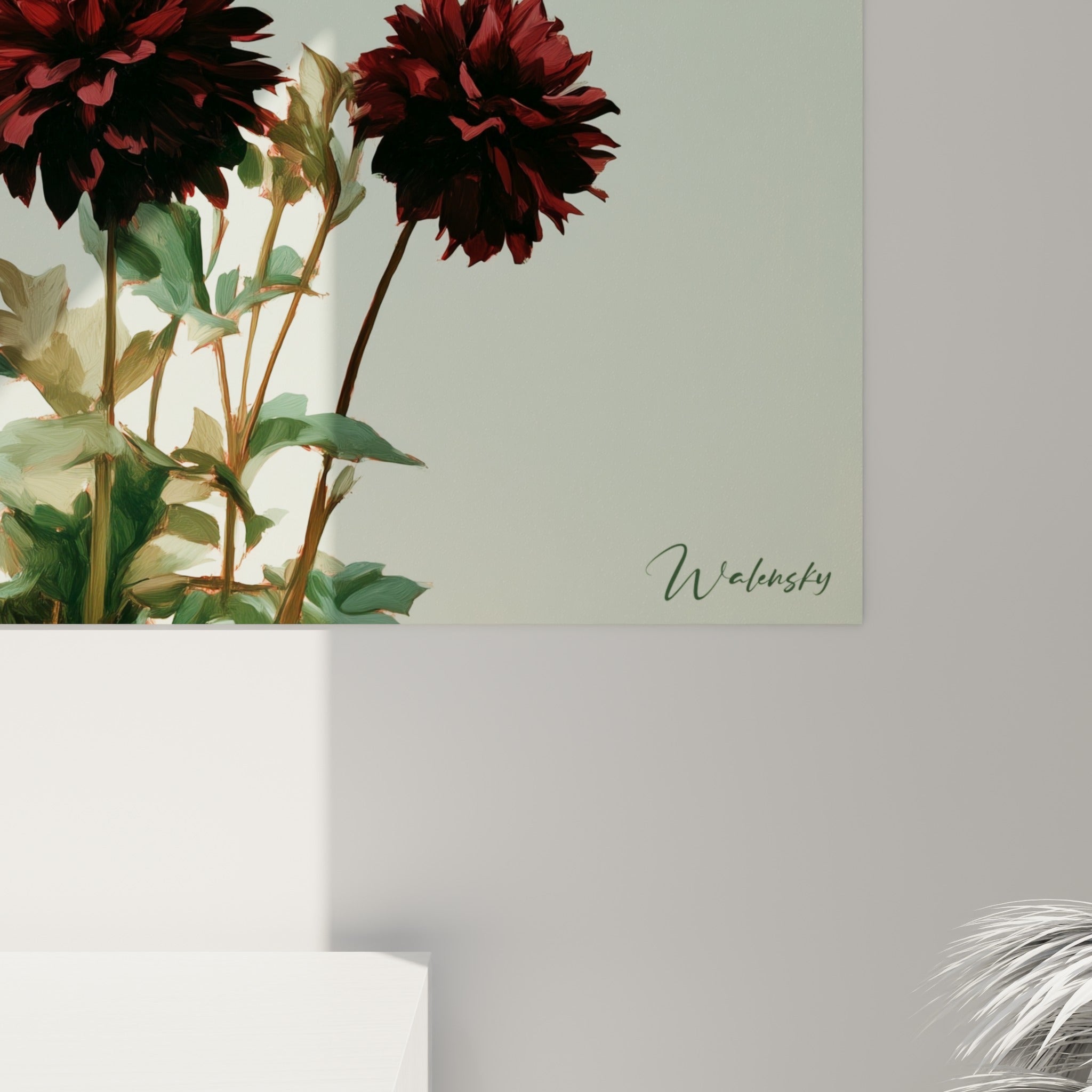 Pétales bordeaux et anthracite des dahlias révélant leur texture picturale, touches de vert sauge et empâtements visibles