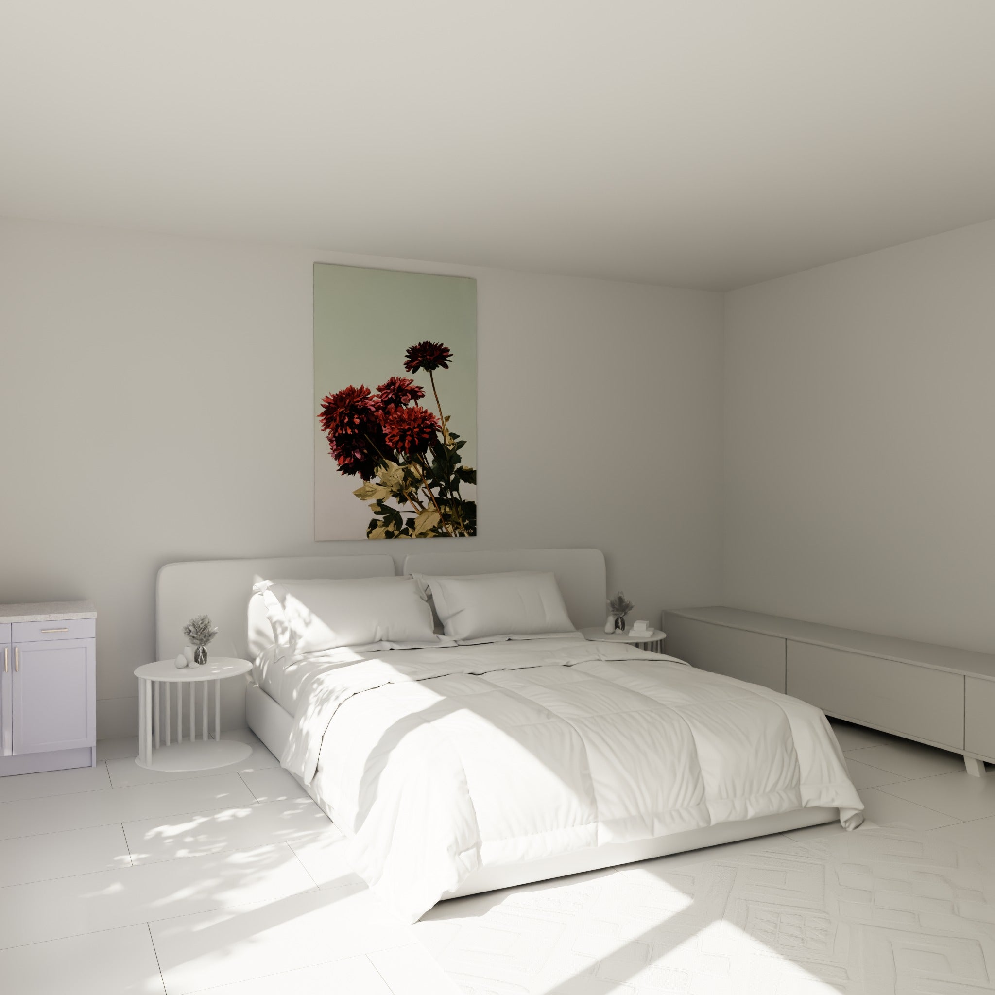 Bouquet de dahlias rouge sombre et vert olive au-dessus d'un lit dans une chambre claire