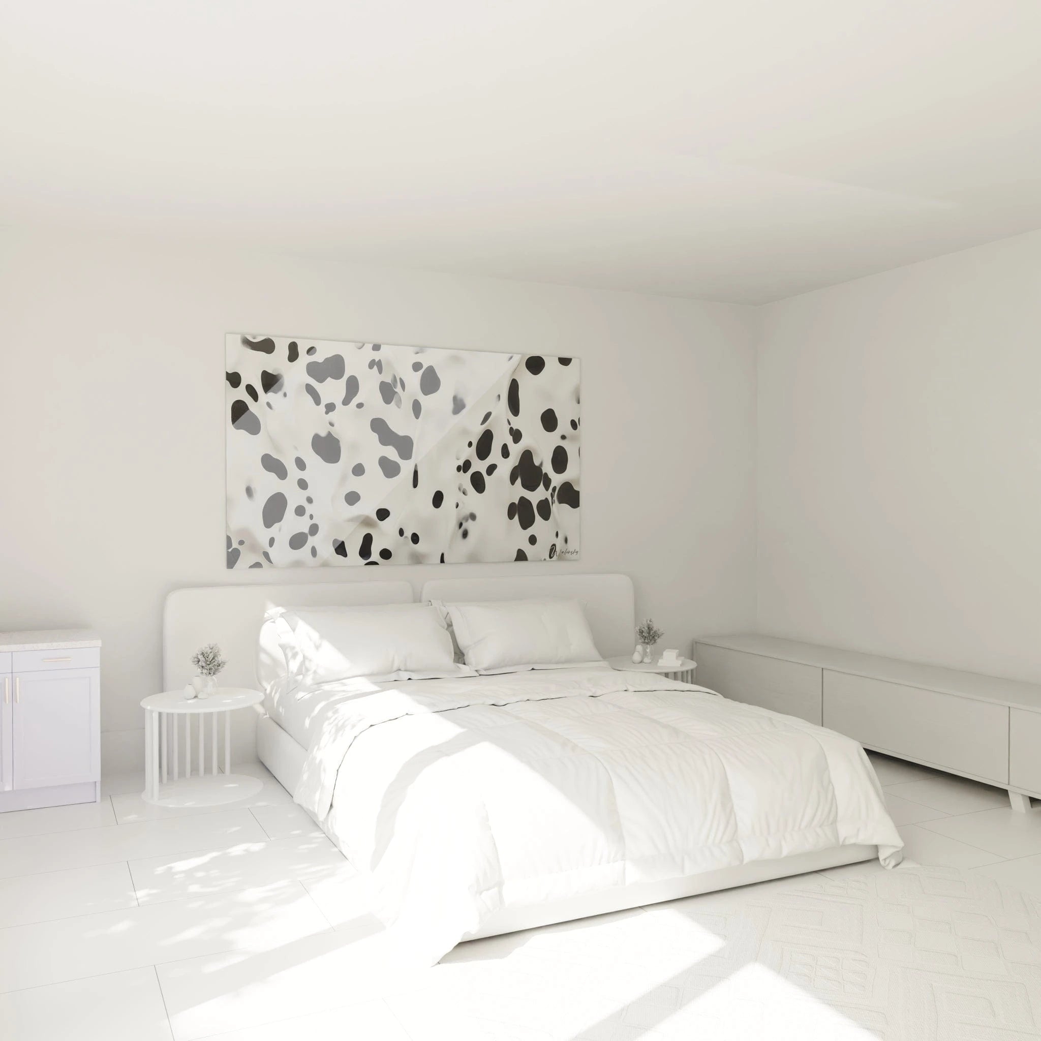 Tableau tacheté noir et blanc de Walensky accroché au-dessus d'un lit moderne dans une chambre lumineuse