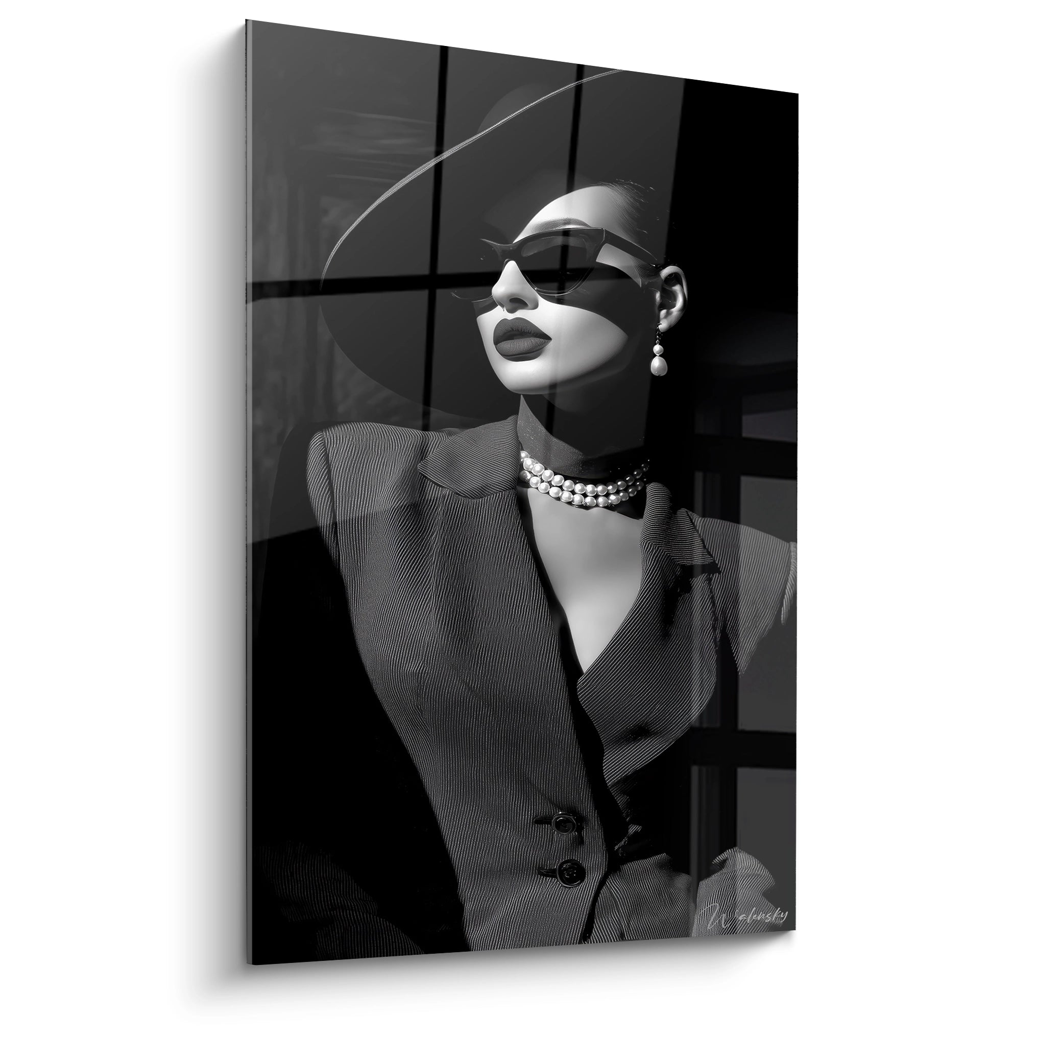 Tableau dame aux lunettes en noir et blanc, avec un style élégant et sophistiqué