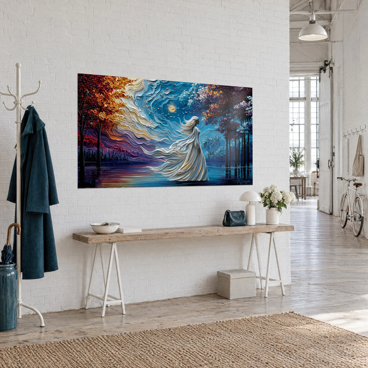 Cuadro vestido marfil flotando sobre el agua, cielo azul noche y púrpura con olas esculpidas en empaste grueso, visto de tres cuartos en un loft