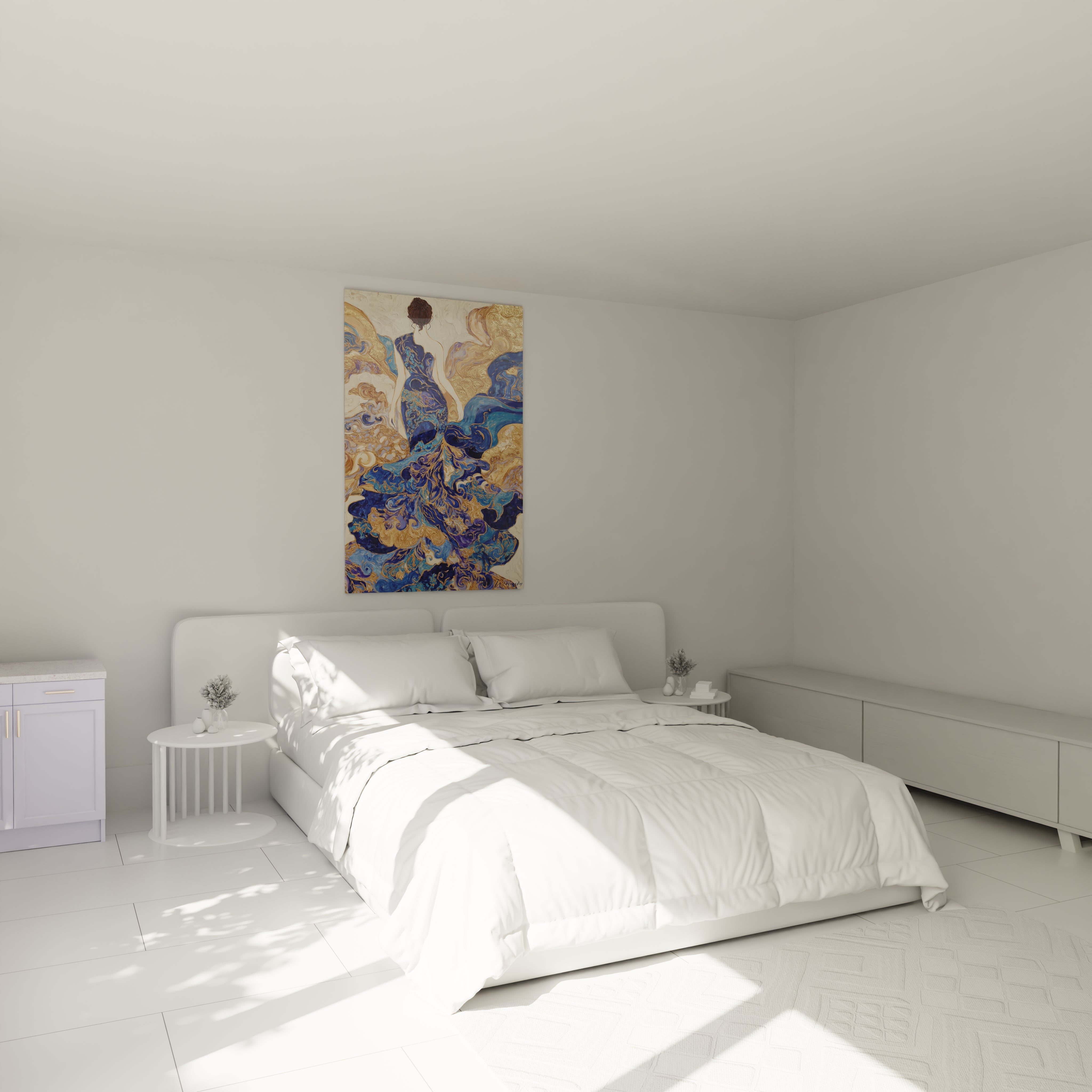 Tableau dame de dos bleu sur le mur d'une chambre lumineuse avec un lit moderne