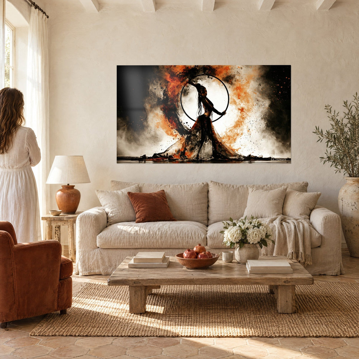 Tableau danseuse acrobate en silhouette, cerceau noir, éclaboussures orange et fumée blanche, au-dessus d'un canapé dans un salon lumineux