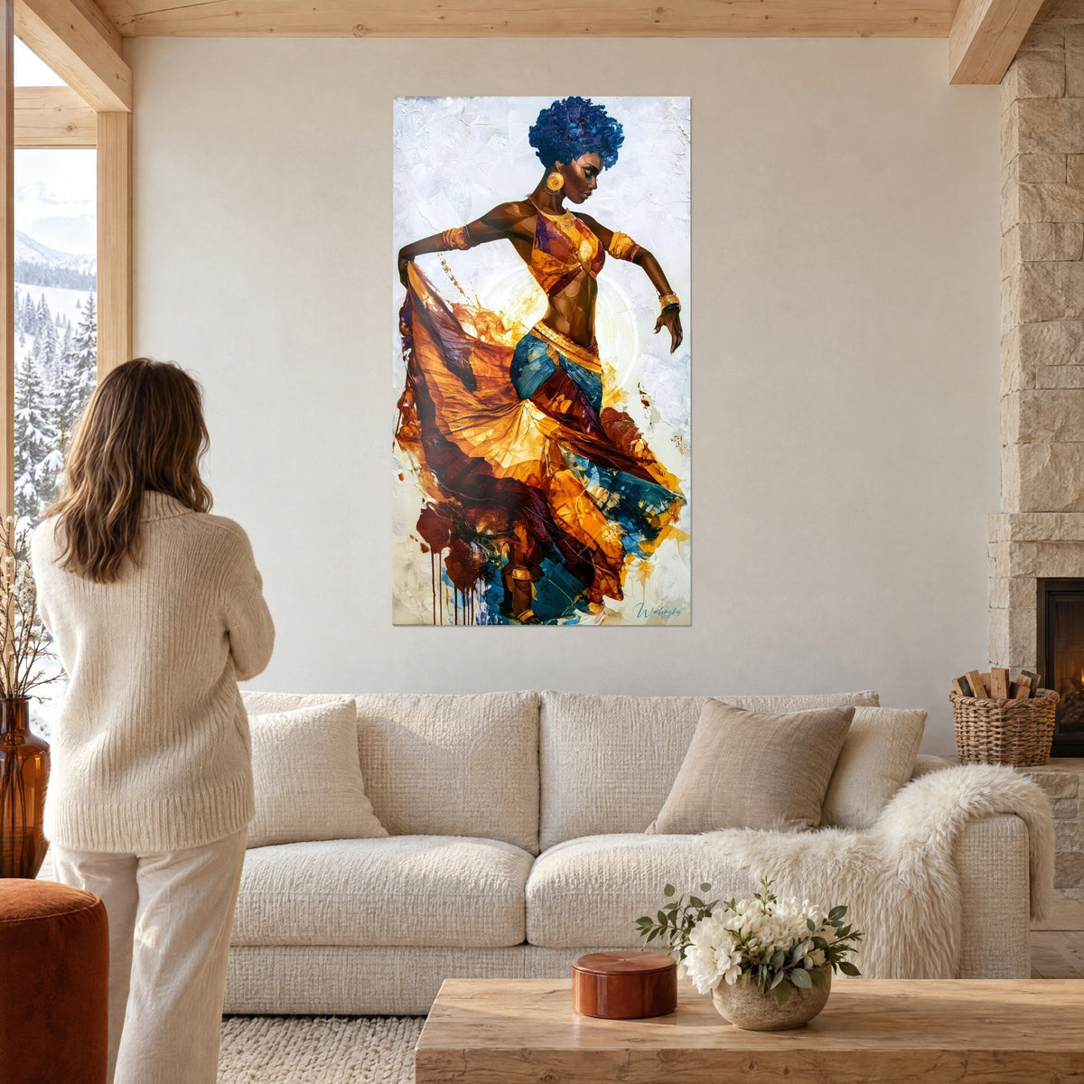 Tableau danseuse aux cheveux bleu cobalt, jupe safran et pourpre en tourbillon, vue par une femme de dos, au-dessus d'un canapé dans un salon lumineux