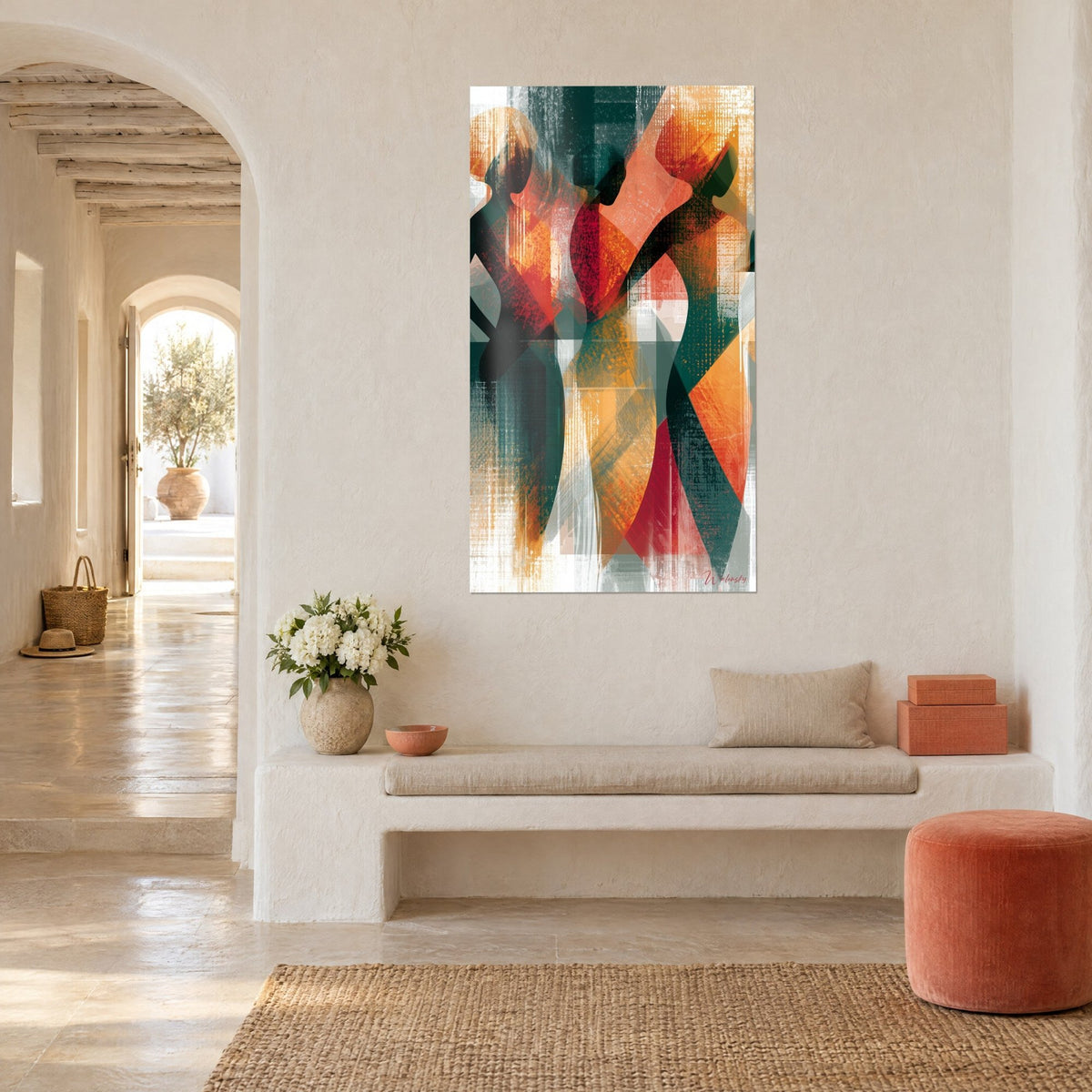 Tableau trio de silhouettes rythmées en rouge carmin et orange, traits grattés, sur un mur blanc d'une maison méditerranéenne
