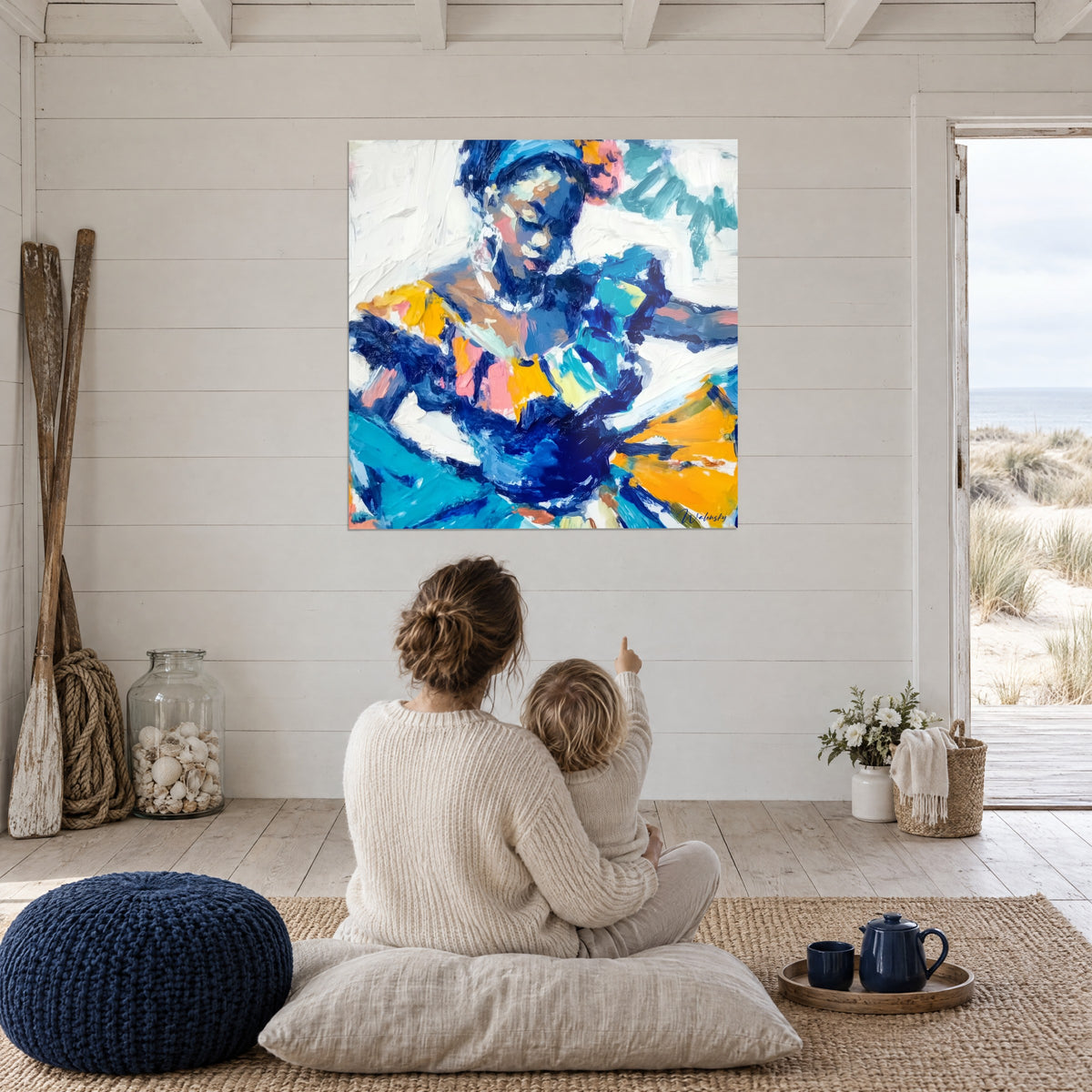 Cuadro figura femenina con atuendo festivo, azul noche, amarillo sol y toques rosas, contemplada por una madre y su hijo