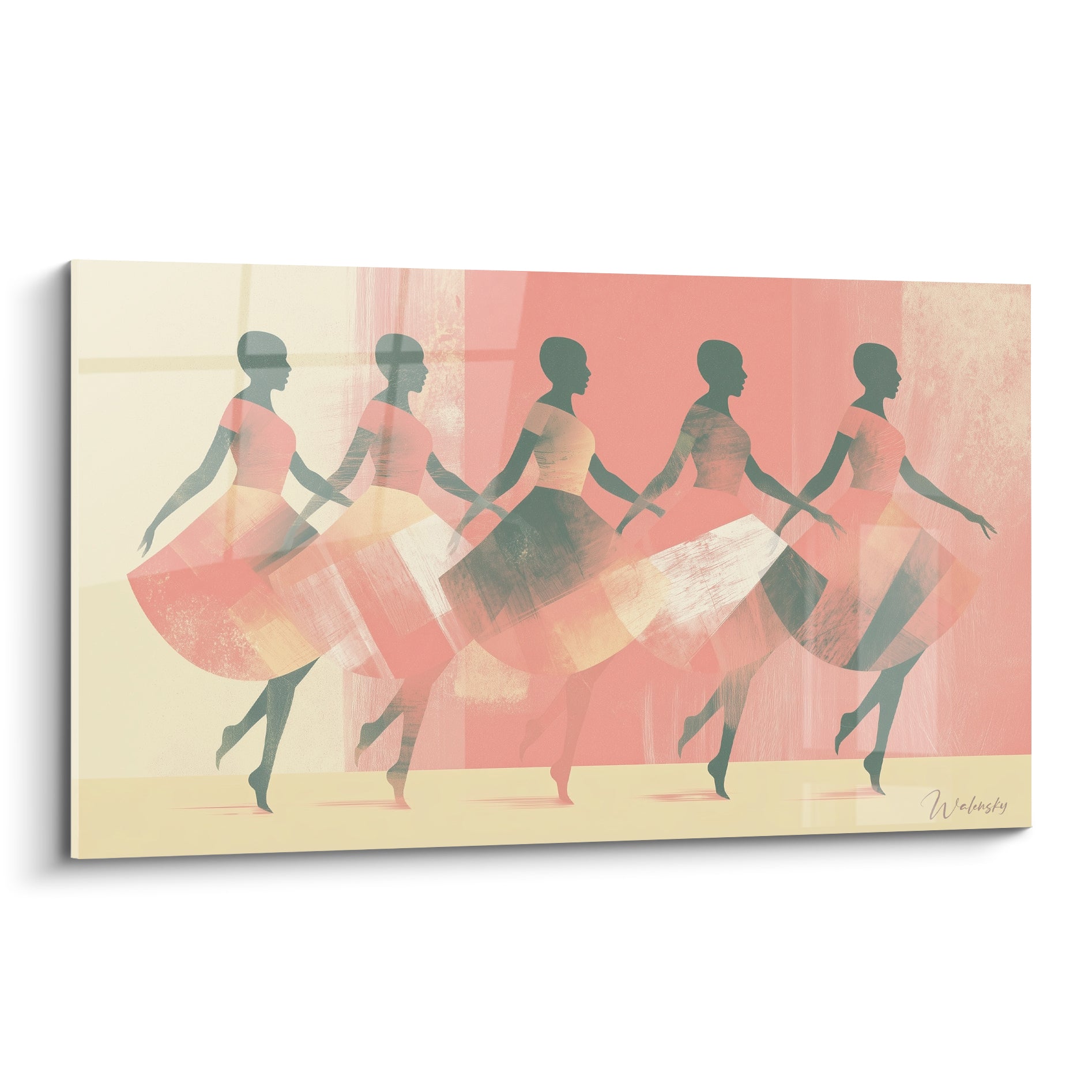 Danse africaine en corail et anthracite : cinq silhouettes de danseuses saisies en plein pas rythmé